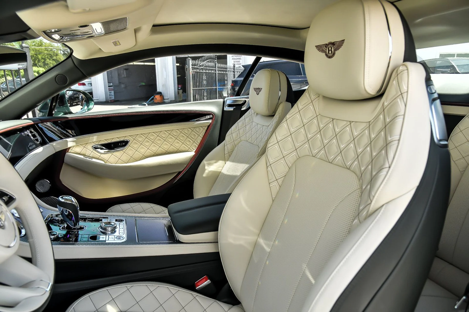 mph028_1261776408_8b7e5ee91e0751f789cca858777ea330x_92e8bb0357