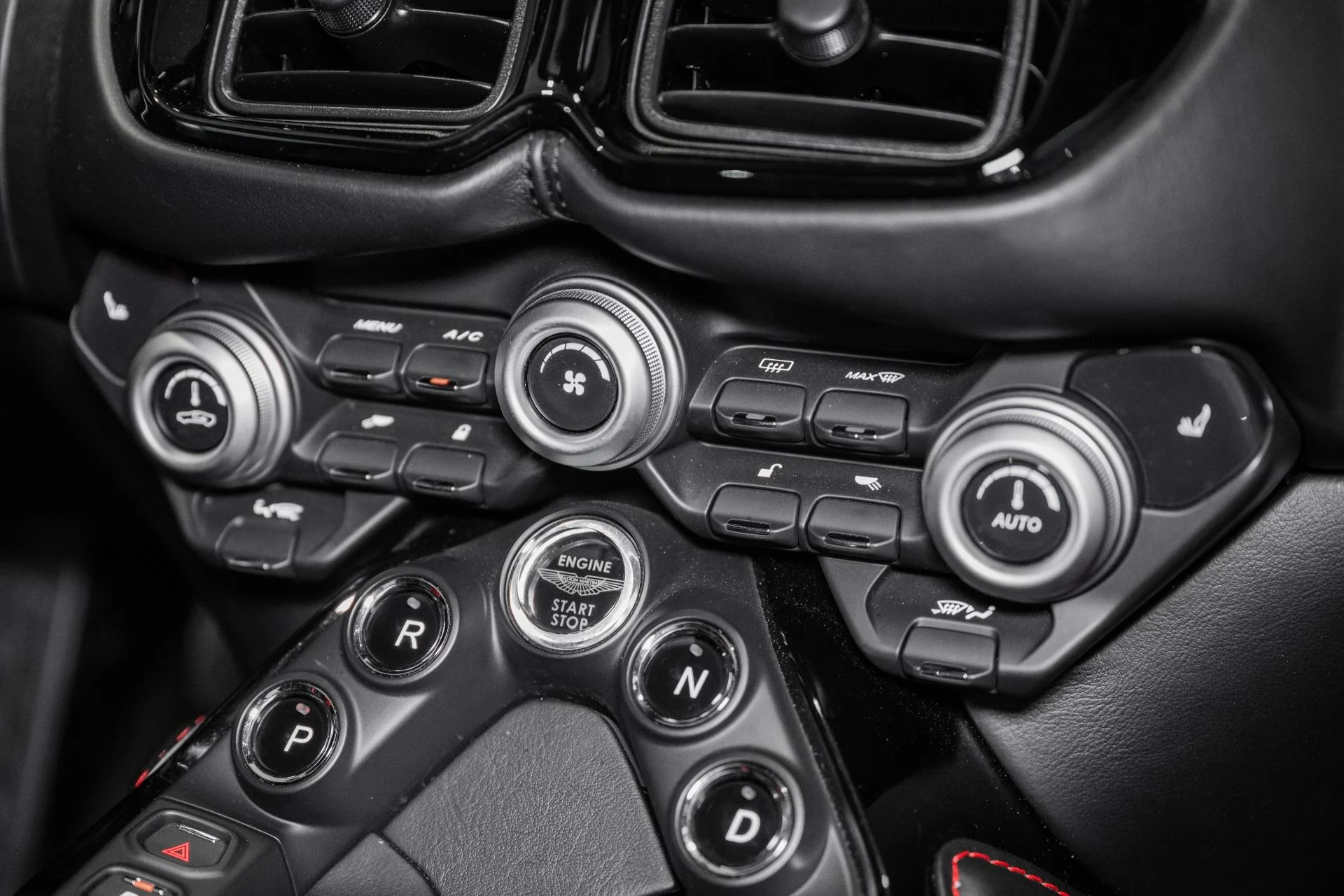 mph028_126779816_Used_2019_Aston_Martin_Vantage_1779799907_b64eb67ee3