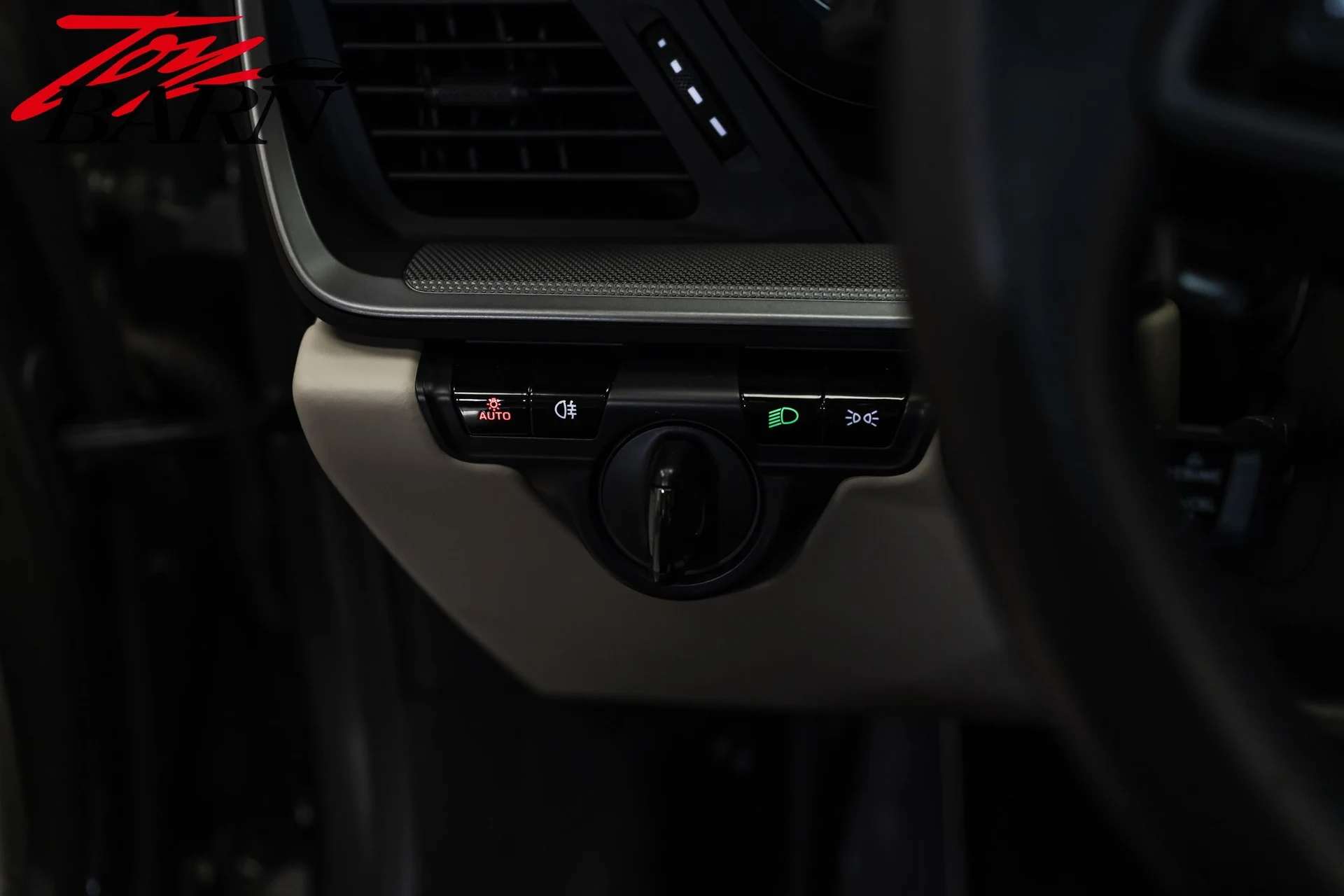 mph028_127336805_5c61115e2c2316941900ae394935a7dcx_b3eaff51d8