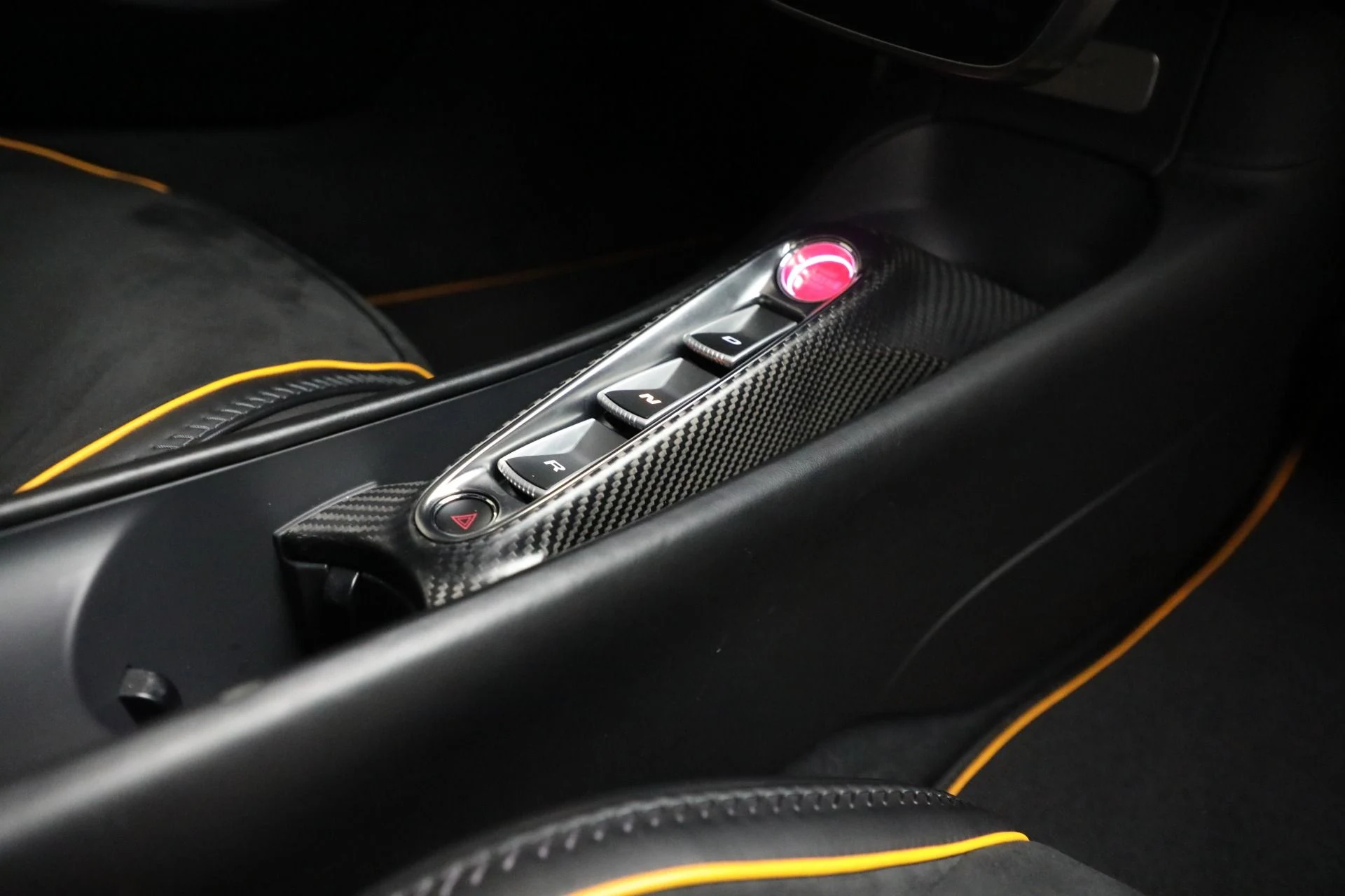 mph028_1275698311_Used_2023_Mc_Laren_Artura_Vision_fd6f00ac5c