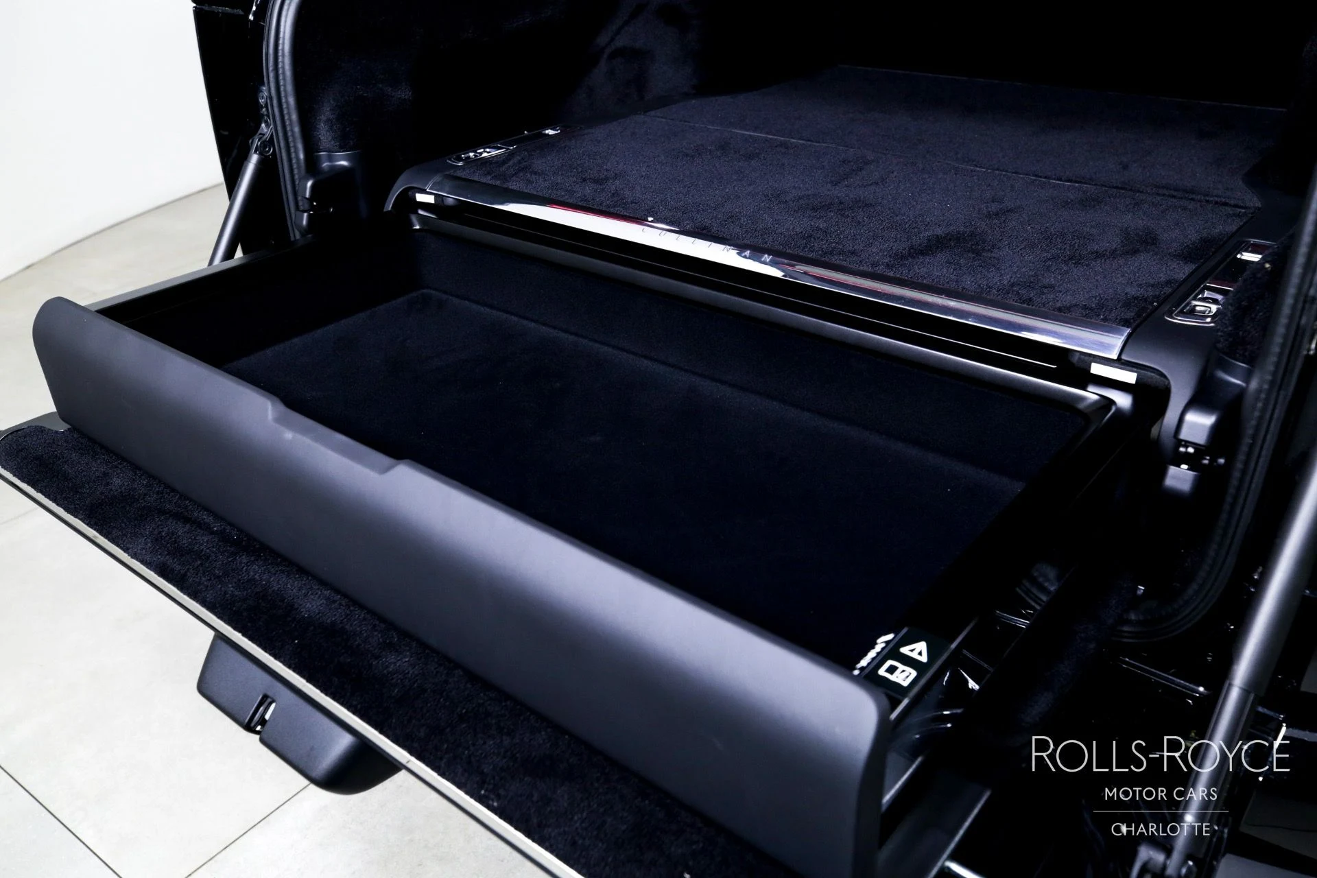 mph028_1278946149_Used_2024_Rolls_Royce_Black_Badge_Cullinan_1746460567_6216036f4e