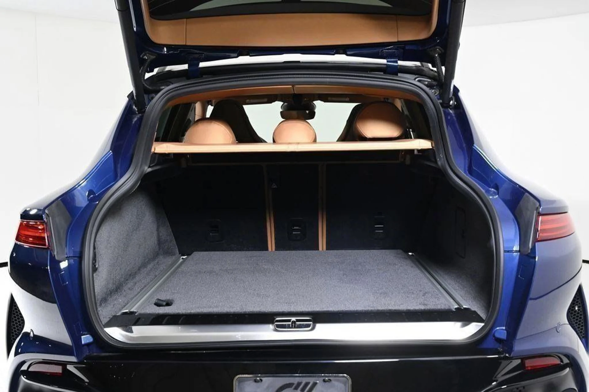 mph028_1295417906_new_2025_aston_martin_dbx_707awd_11350_22854869_28_1024_b26a134611