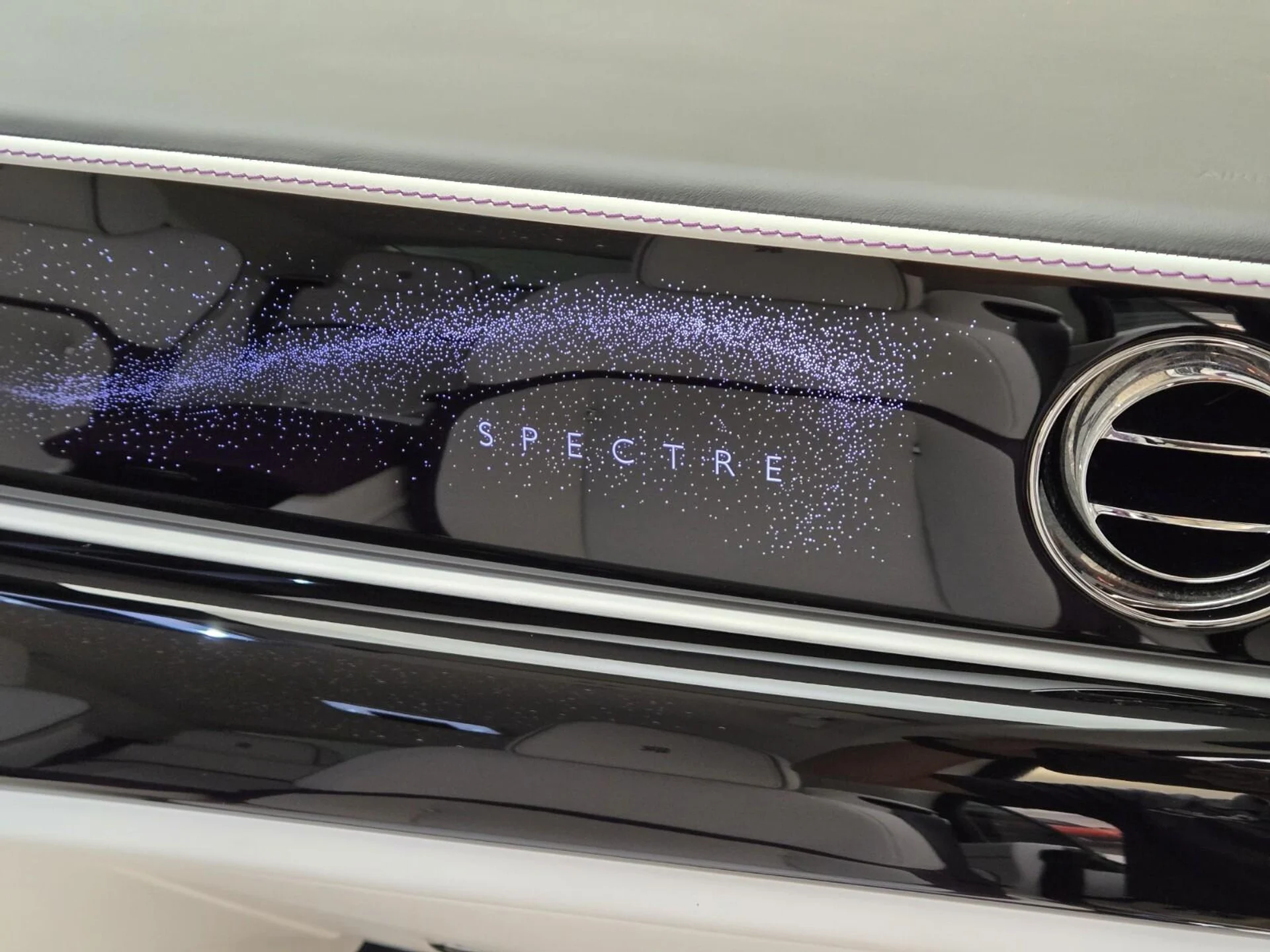 mph028_1298611763_Used_2024_Rolls_Royce_Spectre_1761122052_b33d5da2eb