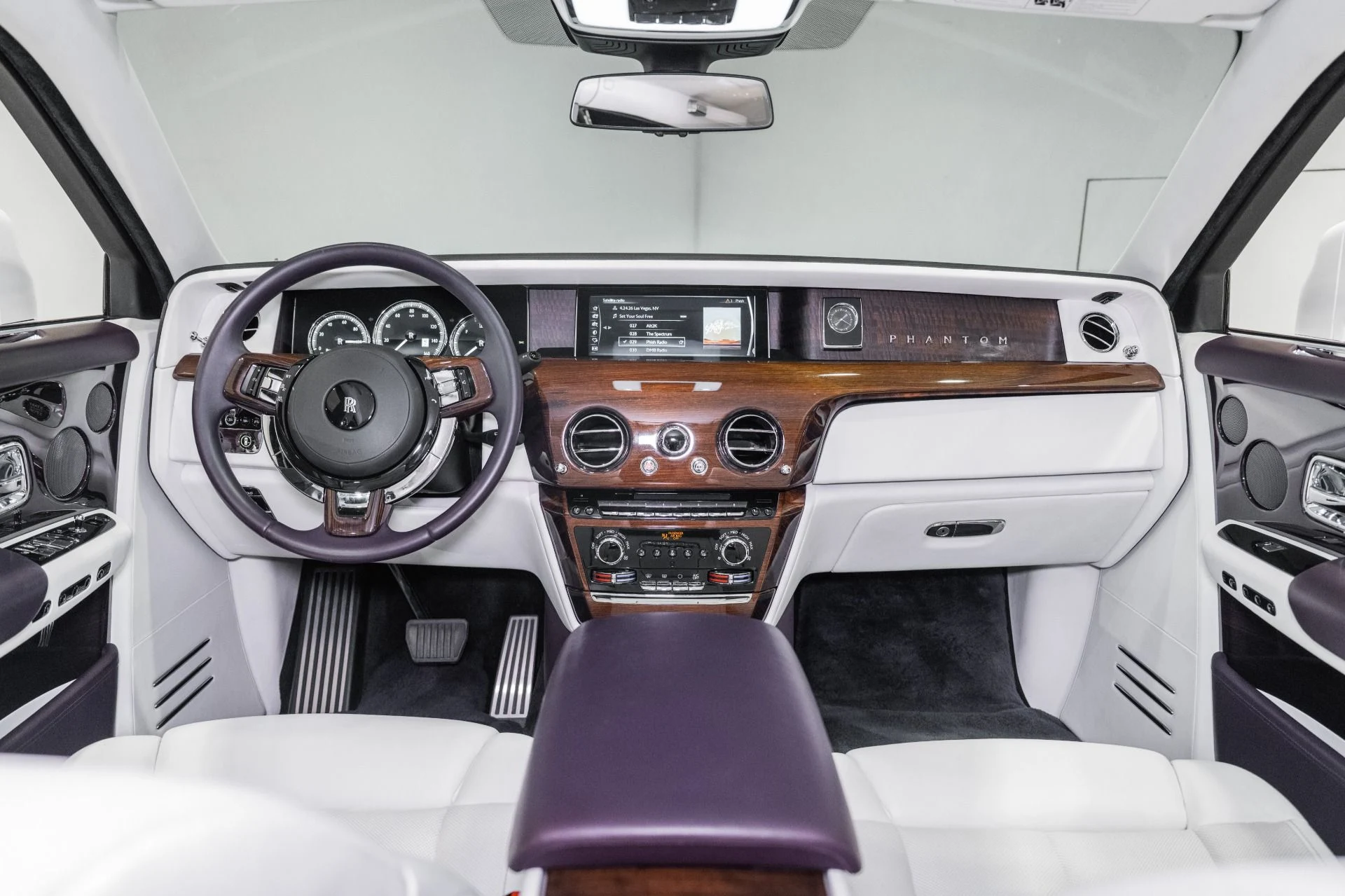mph028_1323510283_Used_2018_Rolls_Royce_Phantom_1778080053_4180a424d0