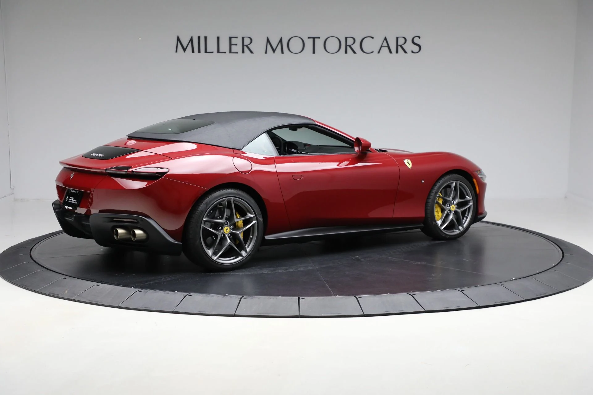 mph028_1334799337_Used_2024_Ferrari_Roma_Spider_7e74b7f00a