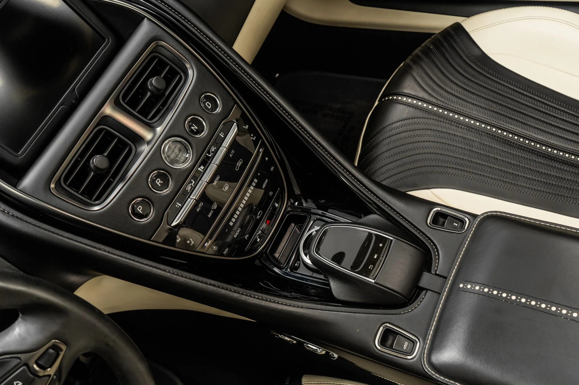 mph028_1337353075_Used_2019_Aston_Martin_DB_11_Volante_1760477407_09fcd5a4c8