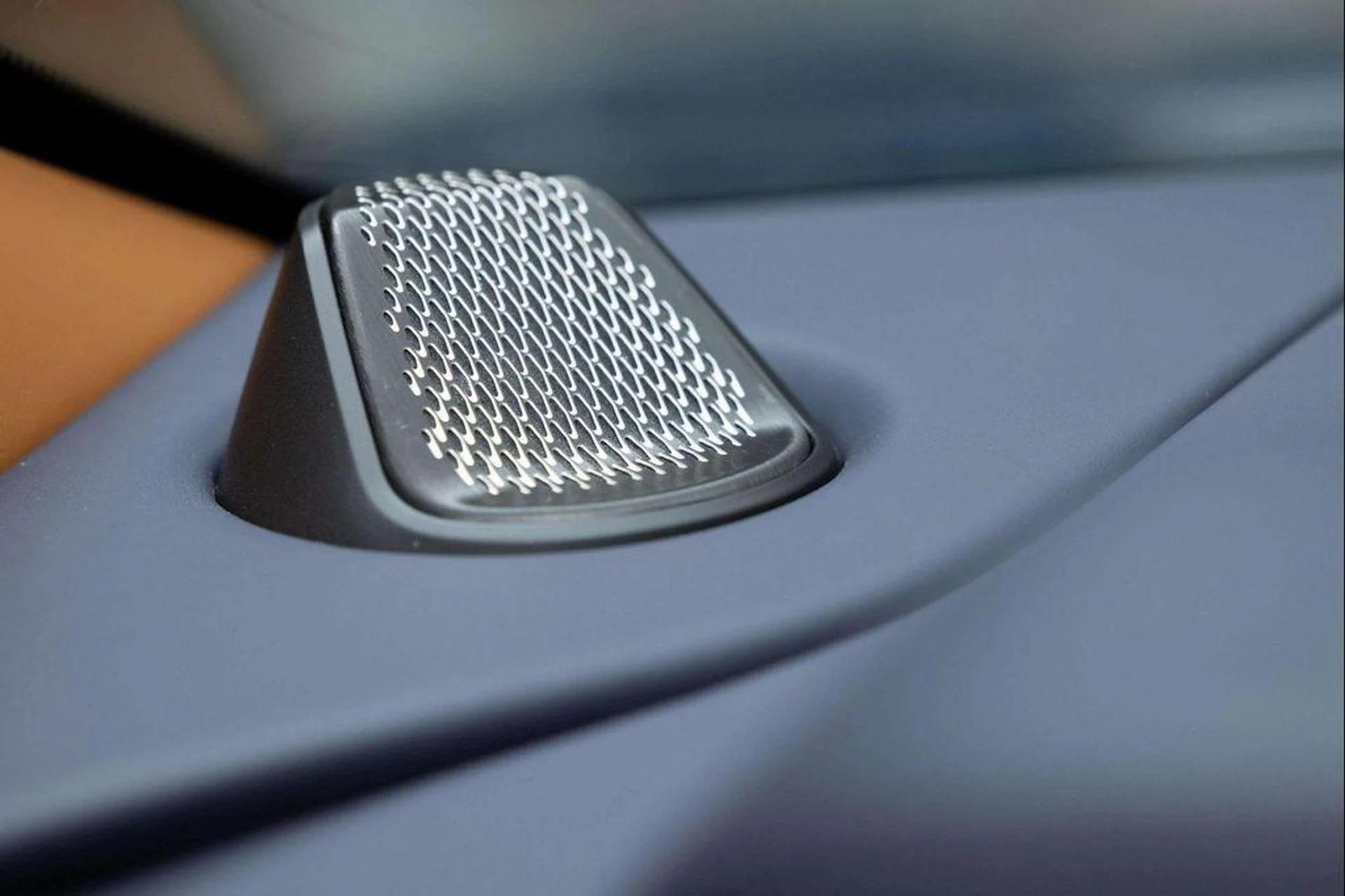 mph028_1338143954_2_Ic0_Fo_La_Sr_F_Fu_o53_JFA_Uy1_Wl_VA_49aa42687d