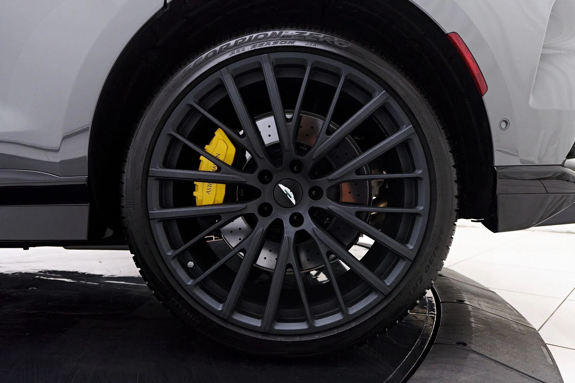 mph028_134227086_Used_2024_Aston_Martin_DBX_707_1753235896_160af79803
