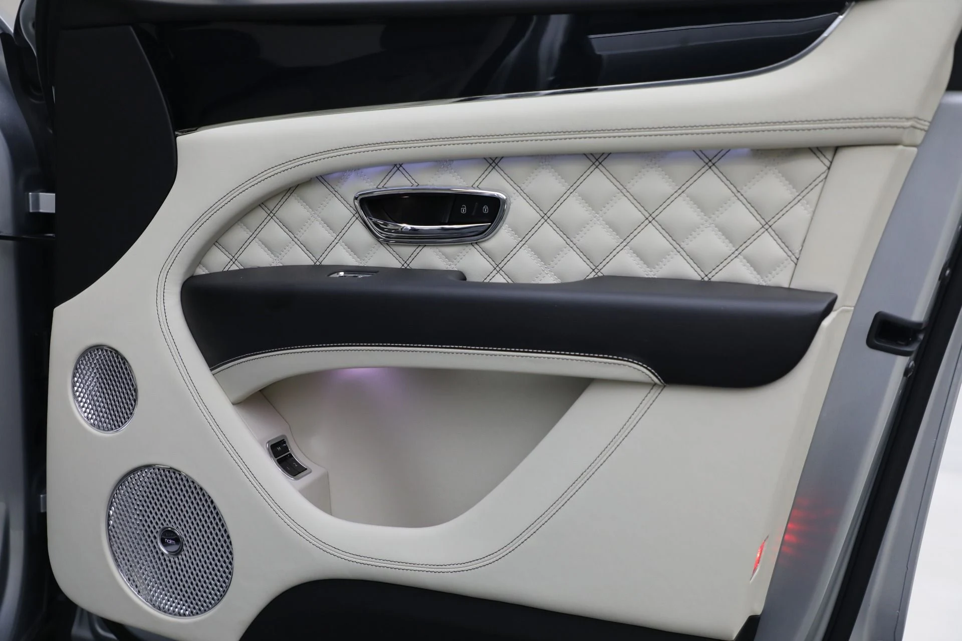 mph028_1344679894_Used_2021_Bentley_Bentayga_V8_First_Edition_8fd0f8c760