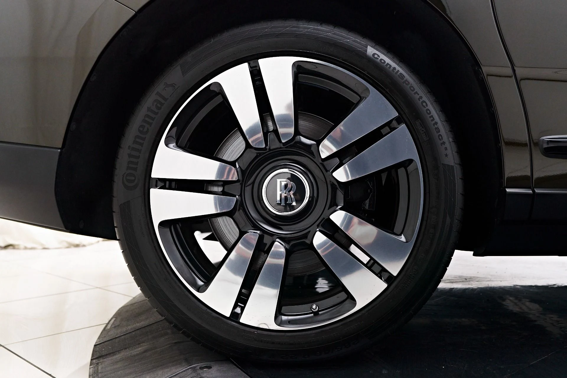 mph028_1346247043_Used_2024_Rolls_Royce_Cullinan_Base_1757032551_292715950e