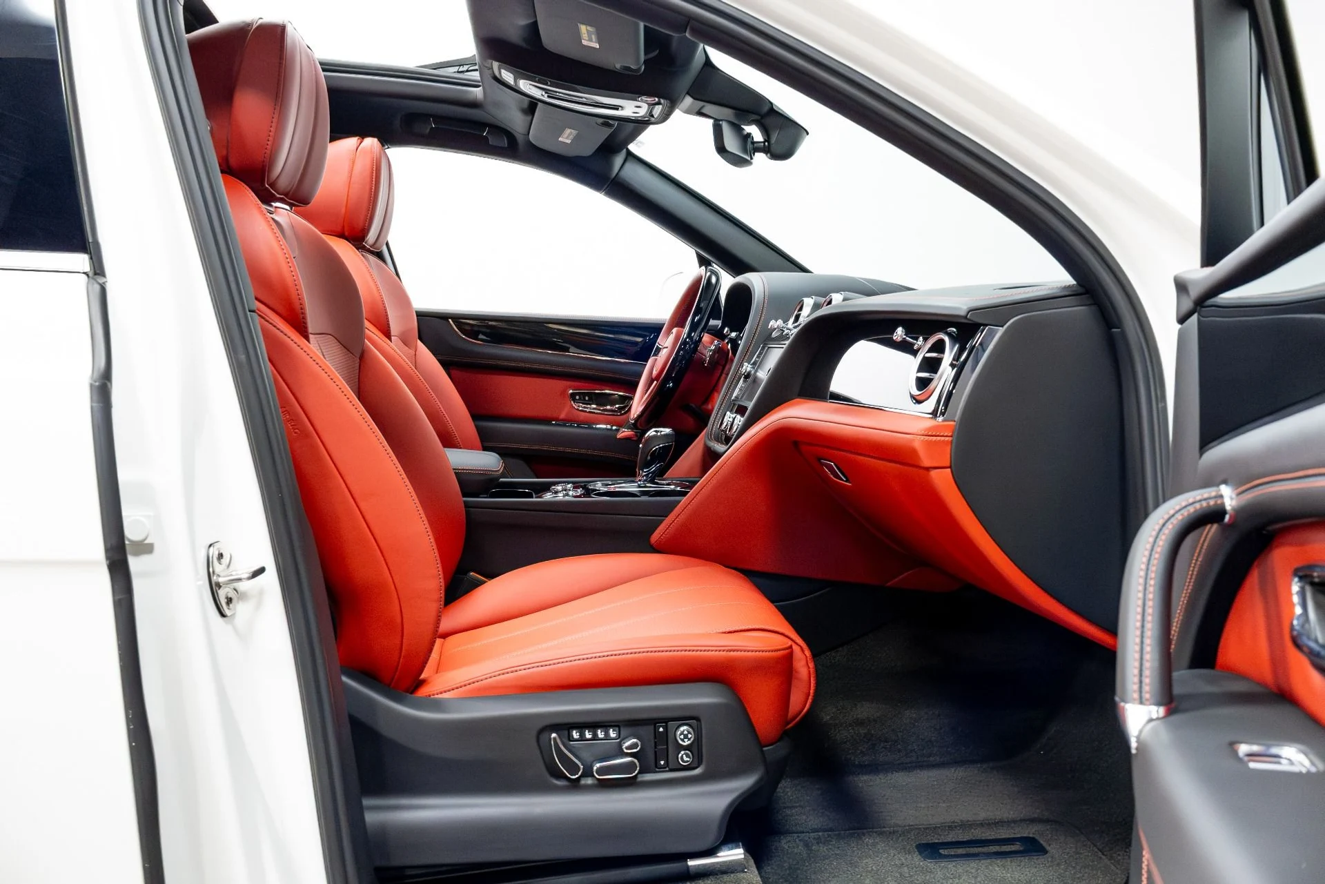 mph028_1351157812_Used_2020_Bentley_Bentayga_V8_1774292202_4a9f7c6aba