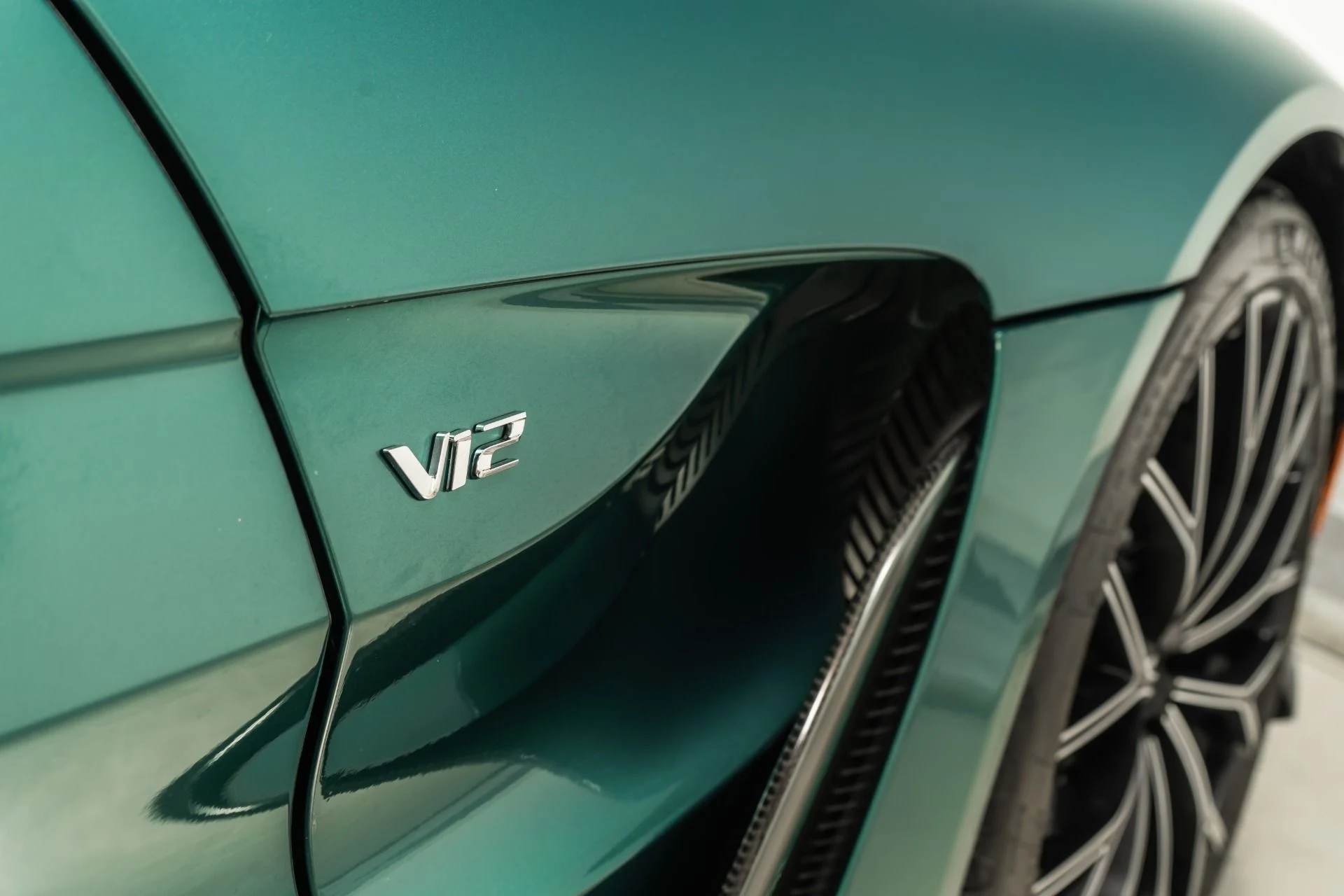 mph028_1358473329_Used_2023_Aston_Martin_Vantage_V12_Roadster_1722886606_30bfb9d247