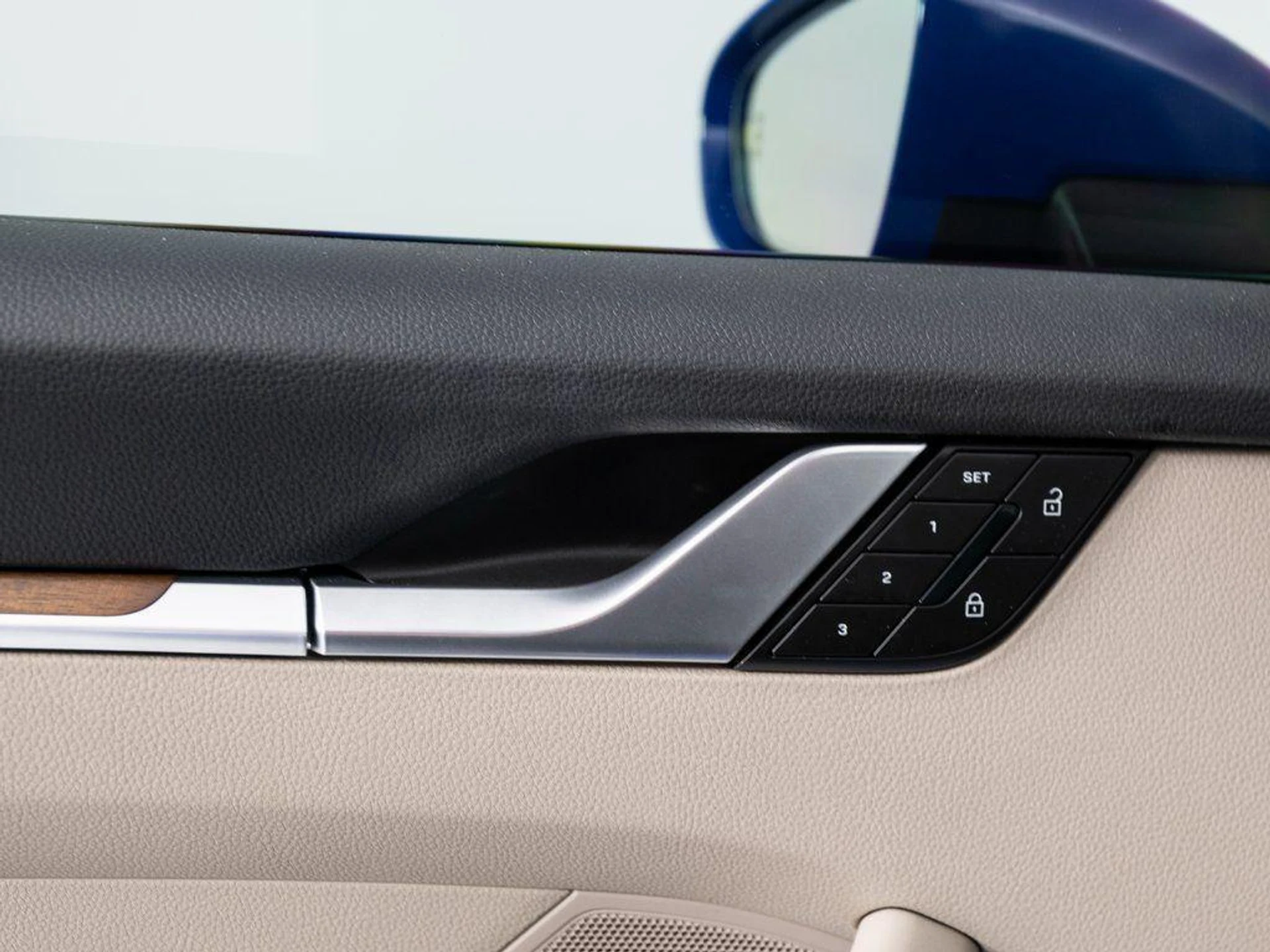 mph028_1358782486_C_Lcxc_Tw_Klmxt2_DR_Bw_G_Np_0n_HK_So_161c6fd275