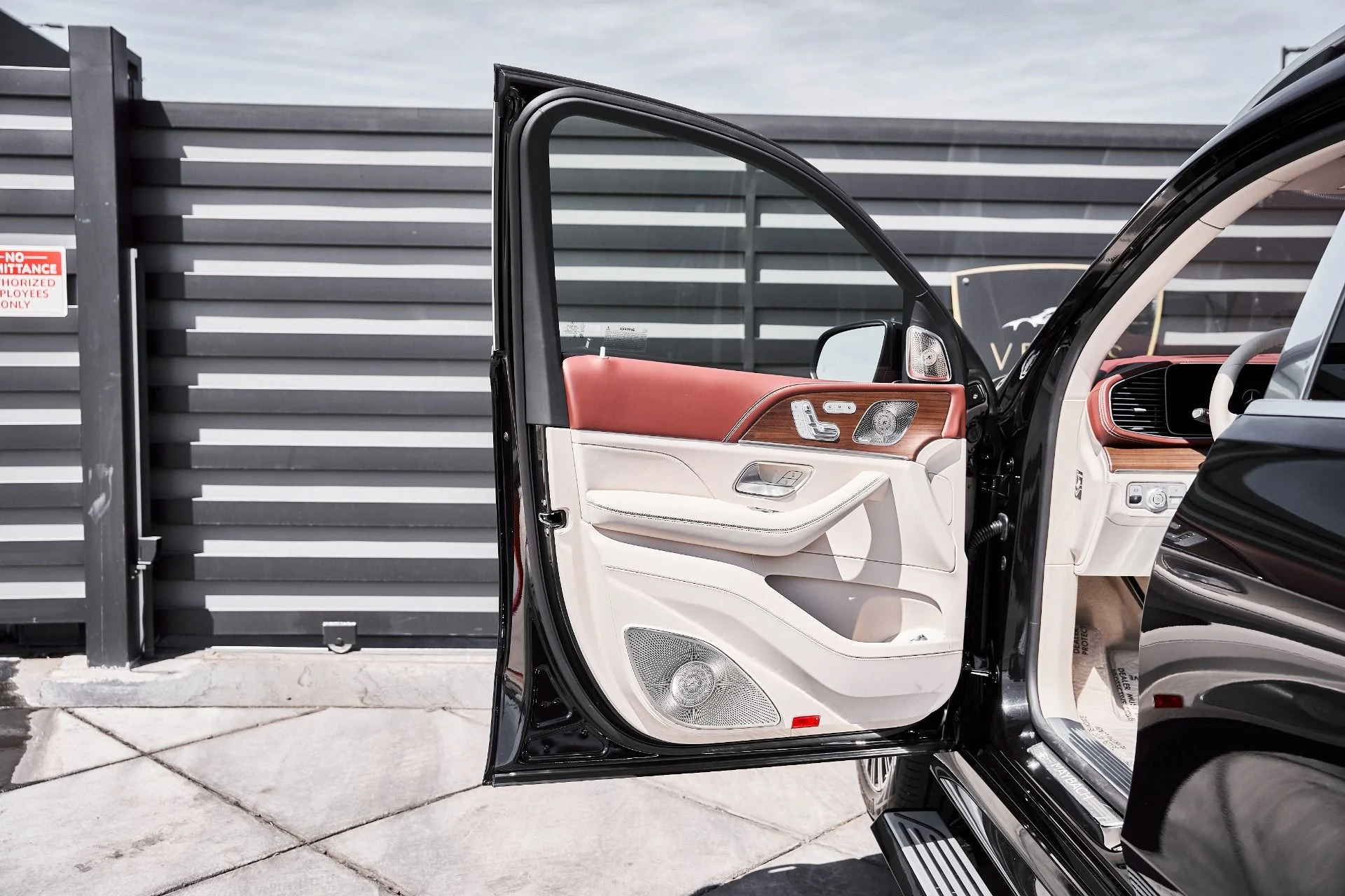 mph028_1363696384_Used_2026_Mercedes_Benz_GLS_Maybach_GLS_600_1776732776_a90e271d96