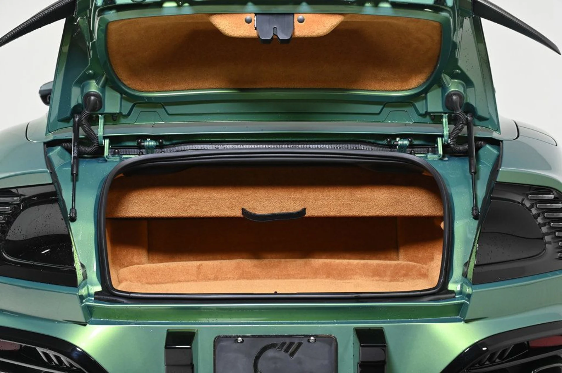 mph028_1367279800_new_2026_aston_martin_vanquish_volante_11350_22936963_28_1024_b987dd0b24