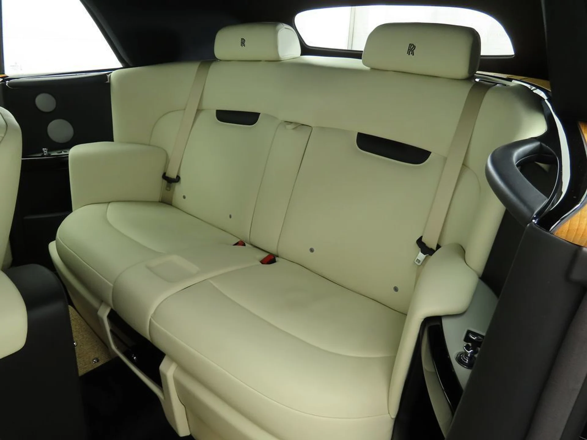 mph028_1371226286_used_2012_rolls_royce_phantom_coupe_2drdrophead_8119_22959977_29_1024_7dada3a192