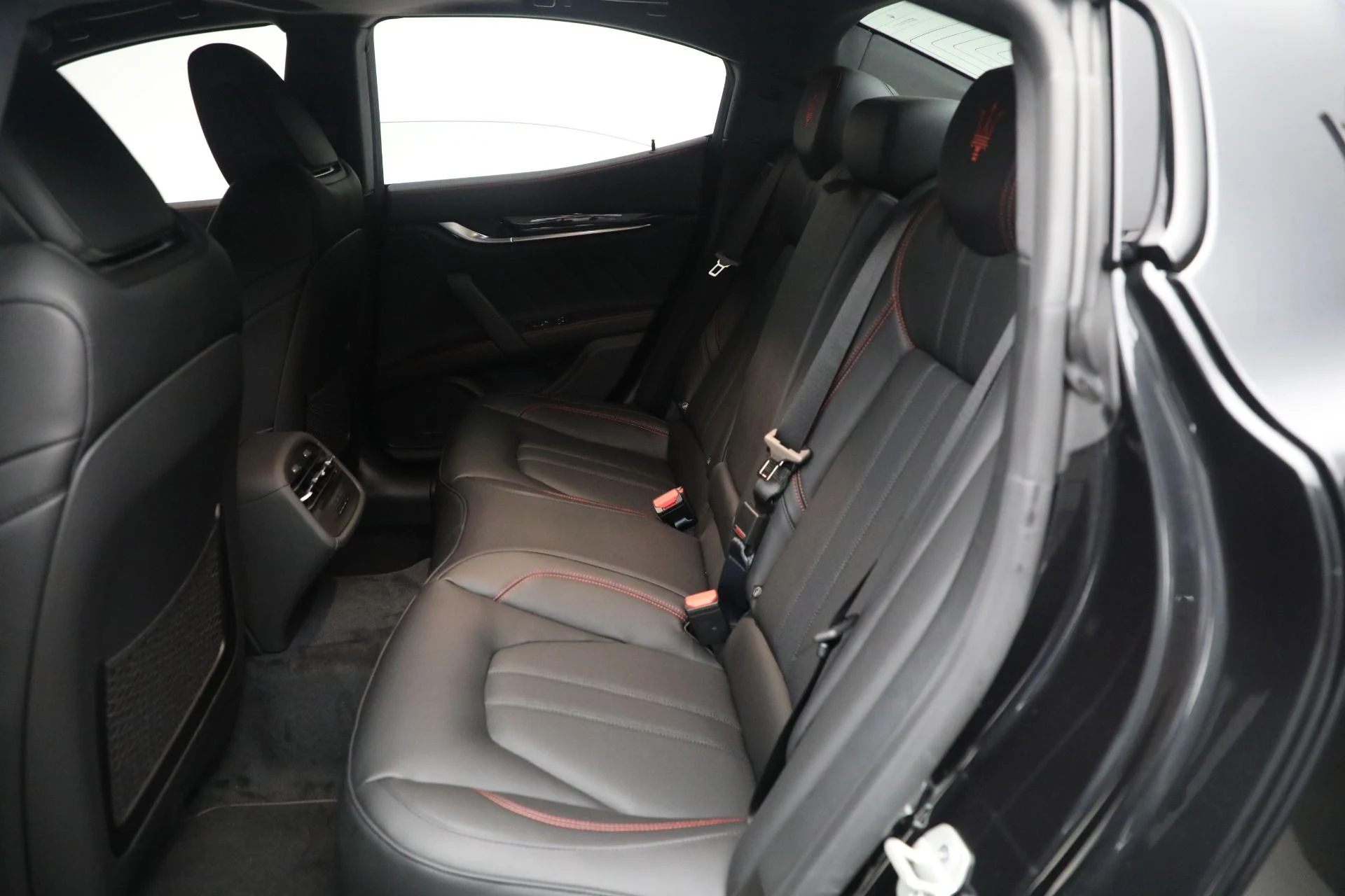 mph028_1383978053_New_2024_Maserati_Ghibli_Modena_Ultima_Q4_330b336e42