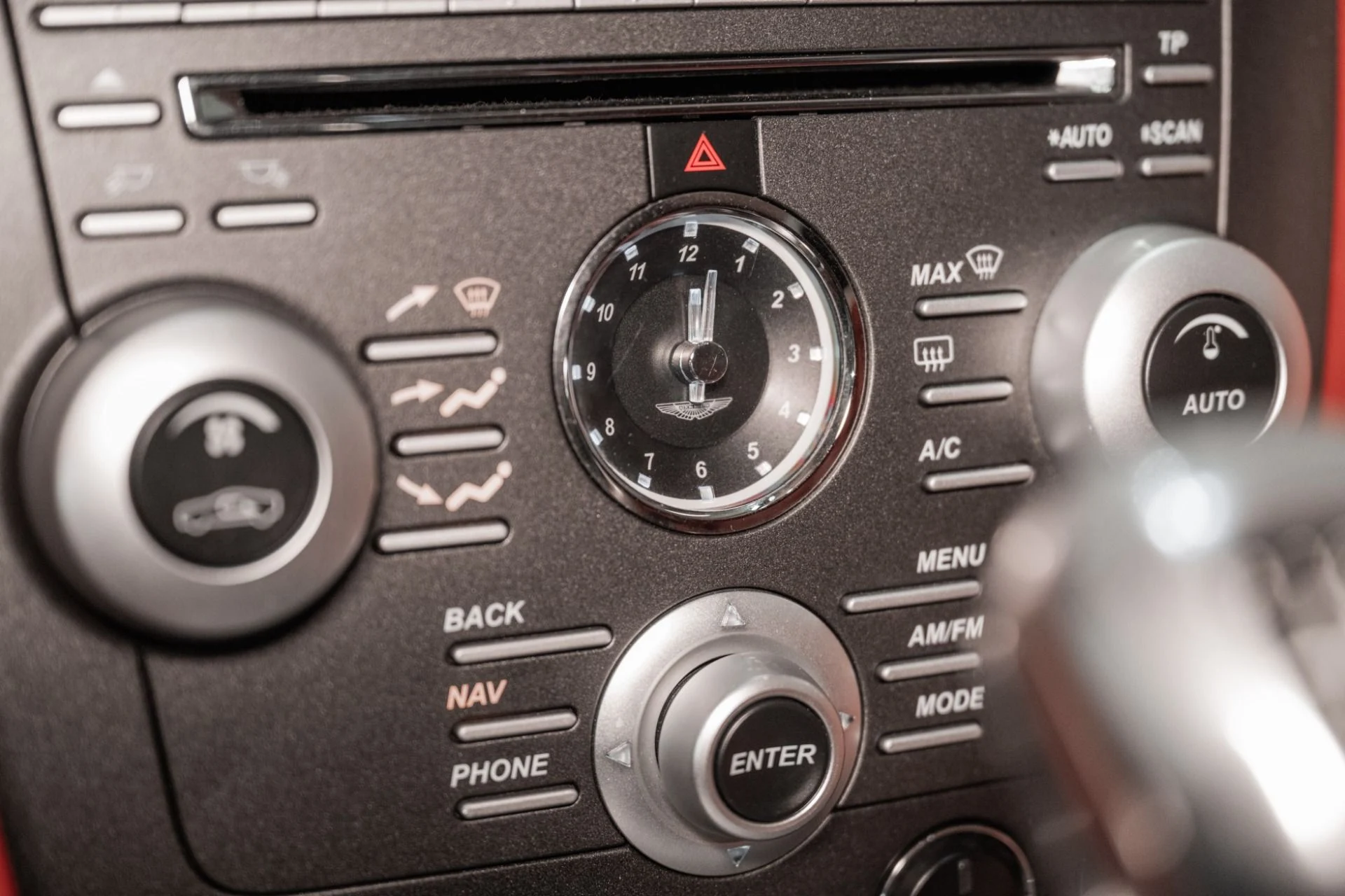 mph028_1391934452_Used_2011_Aston_Martin_V12_Vantage_1762183015_ee752d629e