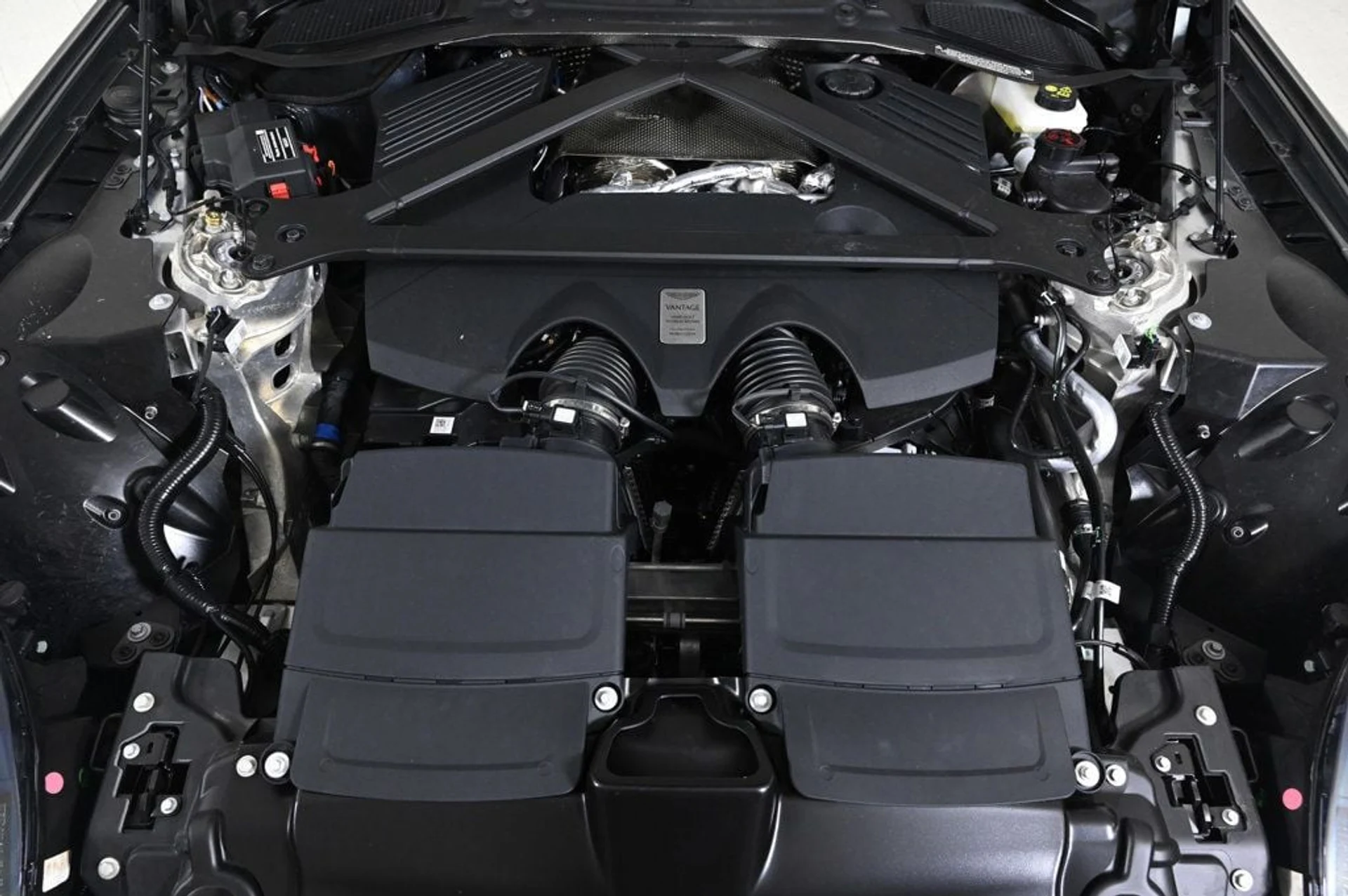 mph028_1406284446_used_2026_aston_martin_vantage_11350_22917538_28_1024_5b320b3cbd