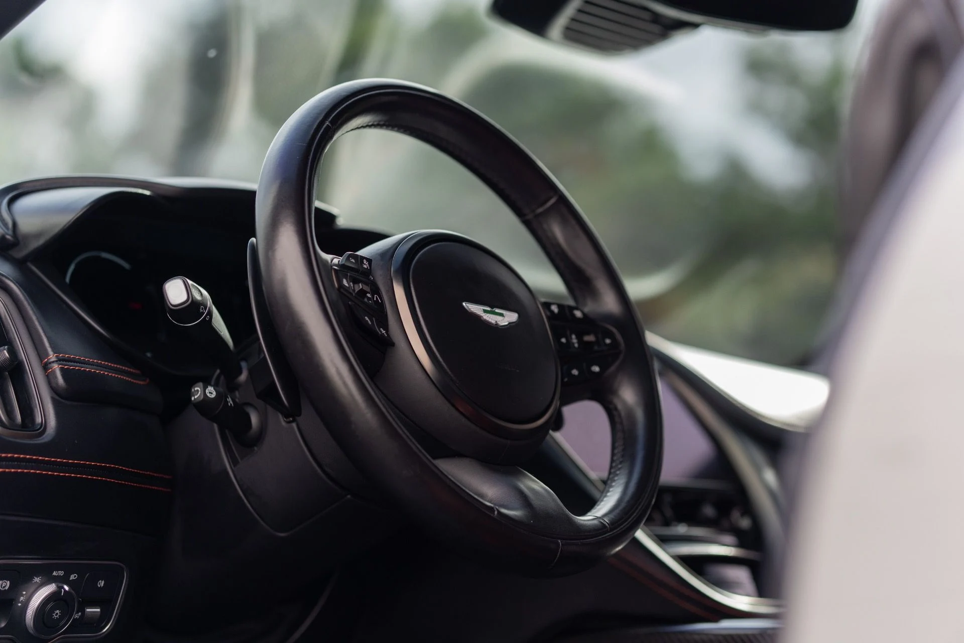 mph028_1428613370_Used_2023_Aston_Martin_DBX_707_1756441558_ca62a54a98