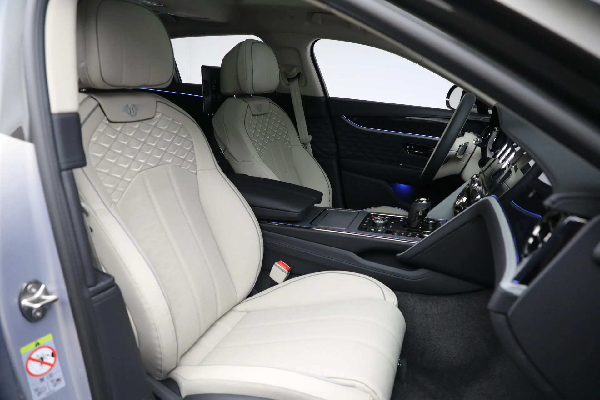 mph028_143652214_New_2025_Bentley_Flying_Spur_Mulliner_284d7d844d