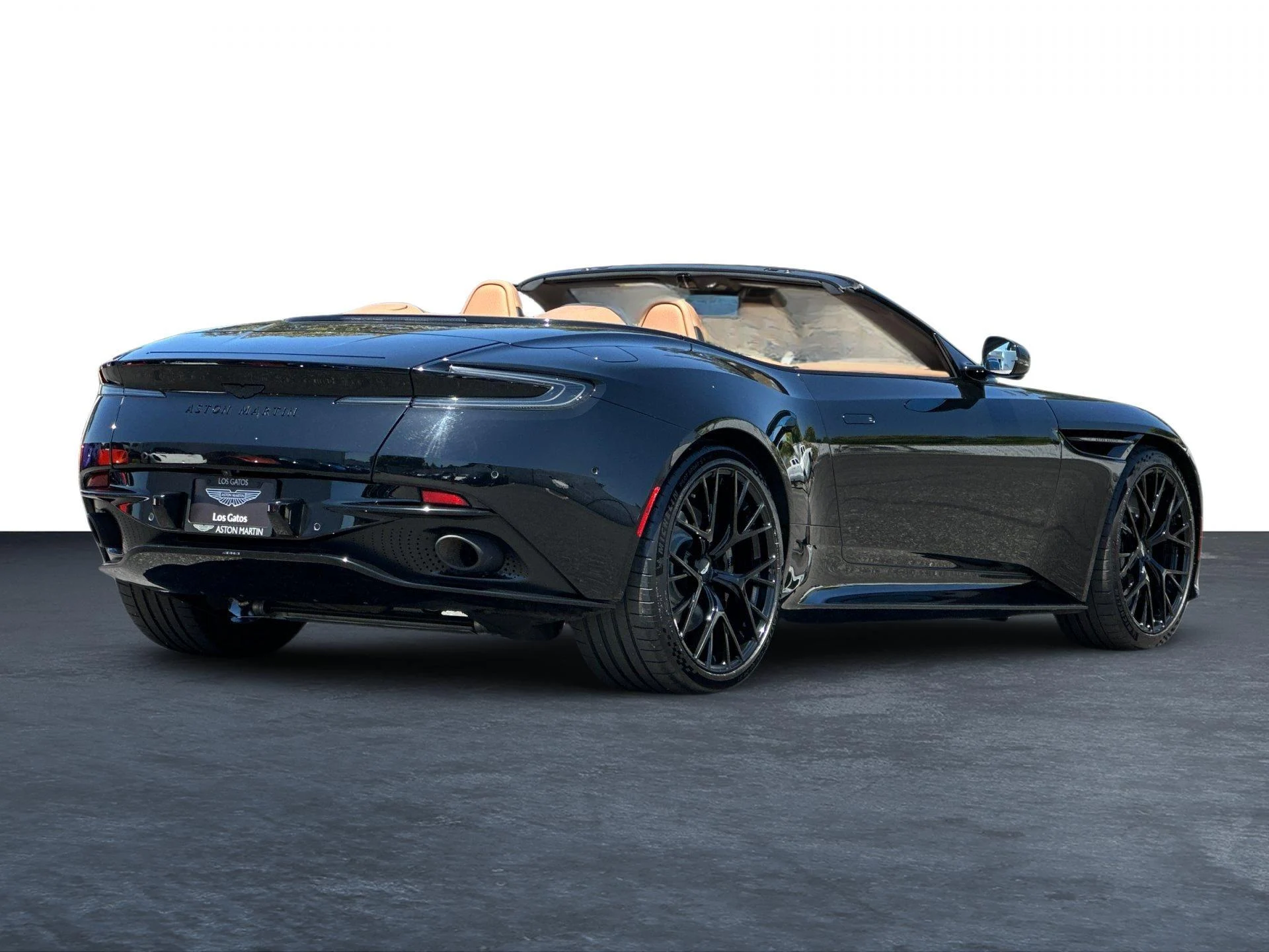mph028_1442363812_Used_2025_Aston_Martin_DB_12_Volante_1778229525_2055cd0acb