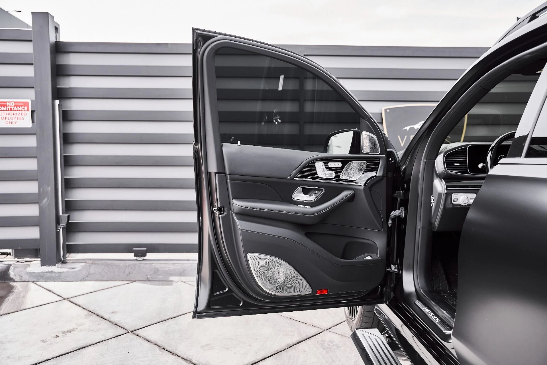 mph028_1446109029_Used_2024_Mercedes_Benz_GLS_Maybach_GLS_600_1776550590_8389bb5107