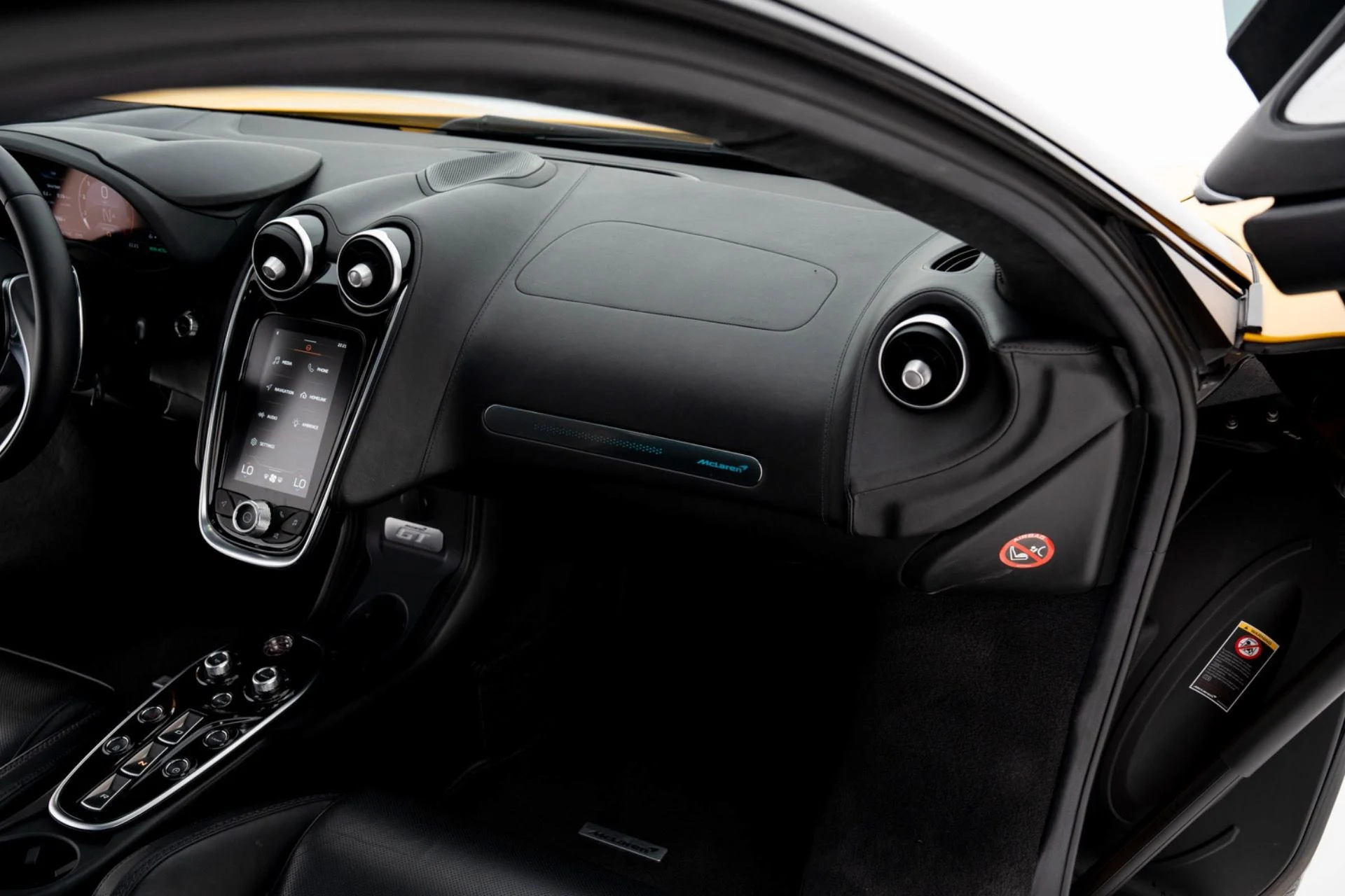 mph028_1450225832_Used_2023_Mc_Laren_GT_1774627649_9da3b27b21
