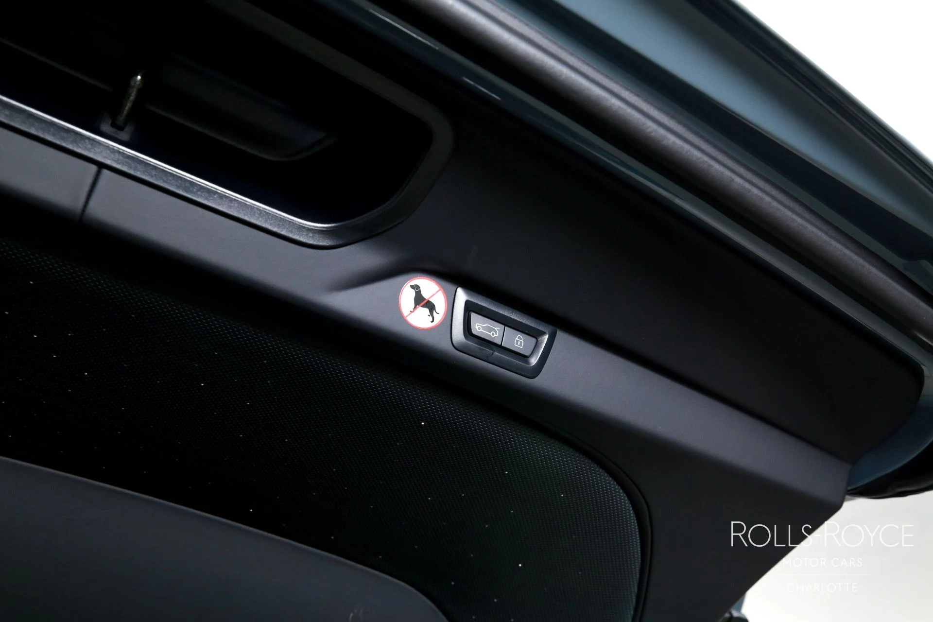 mph028_1457462583_Used_2025_Rolls_Royce_Cullinan_1759510735_71a38cc949