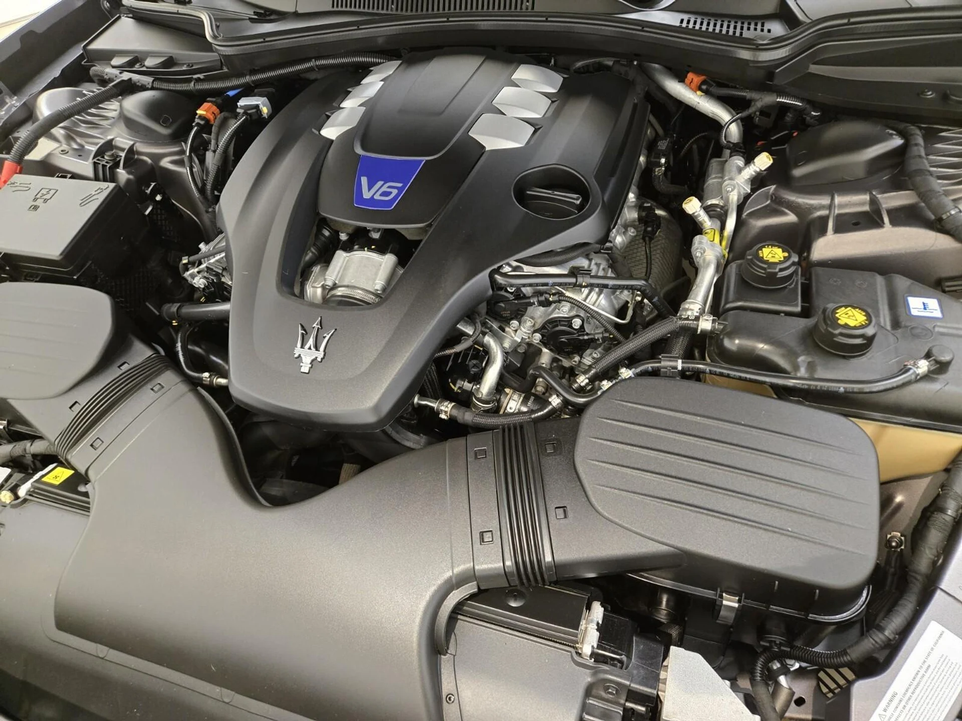 mph028_1461538449_Used_2022_Maserati_Ghibli_Modena_1763109007_e2208db2cf