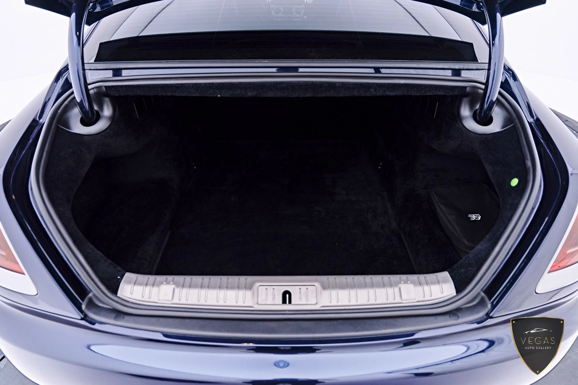 mph028_1479983616_Used_2017_Rolls_Royce_Wraith_Base_1782429928_daade257cf