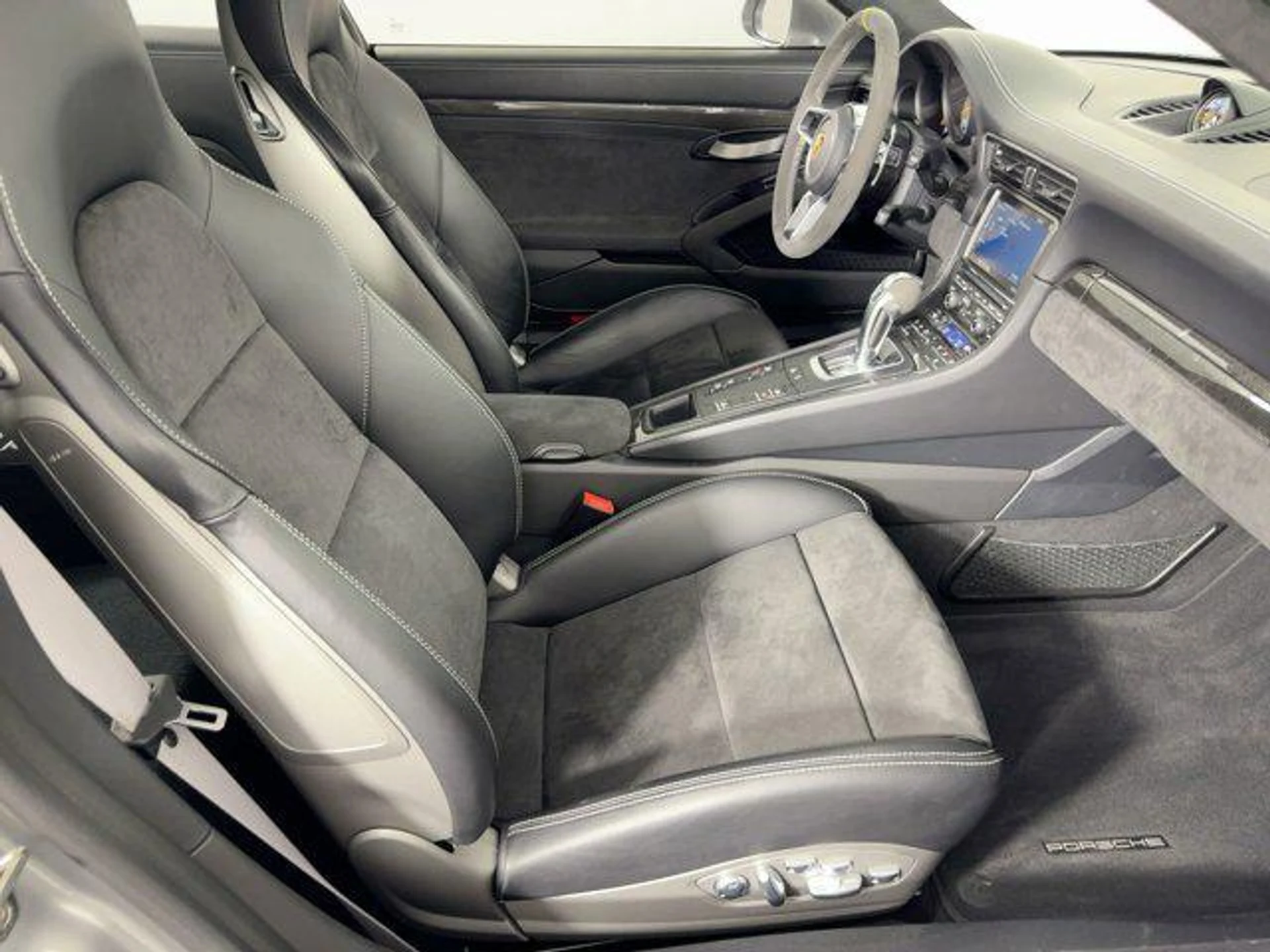 mph028_148532732_t9_Q5_S_De_m_Ndq1_GYHR_94ax_R_qcic_f44fe7d6c4