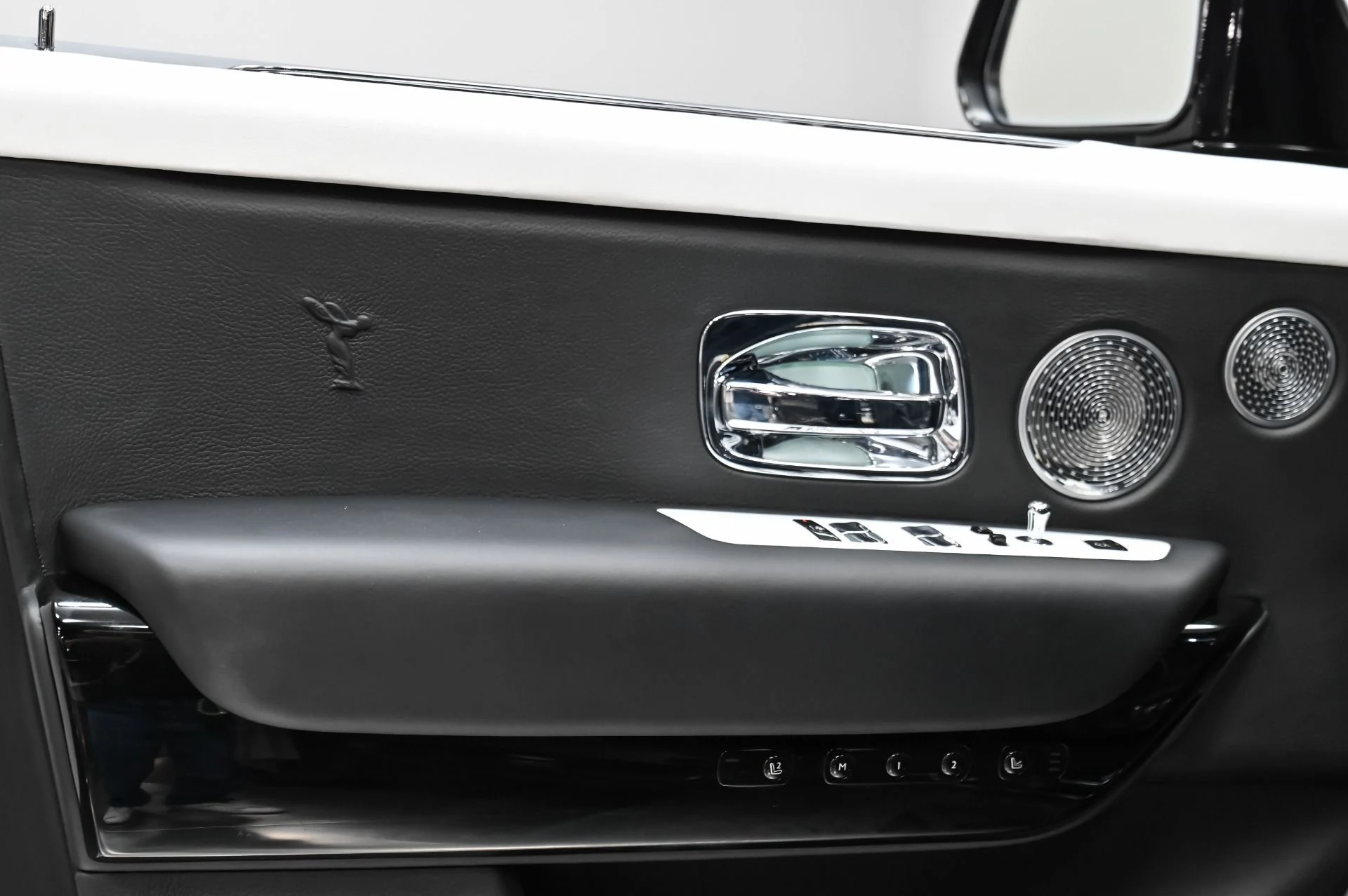 mph028_1489413566_Used_2019_Rolls_Royce_Cullinan_1761408905_9b3cfa74f8