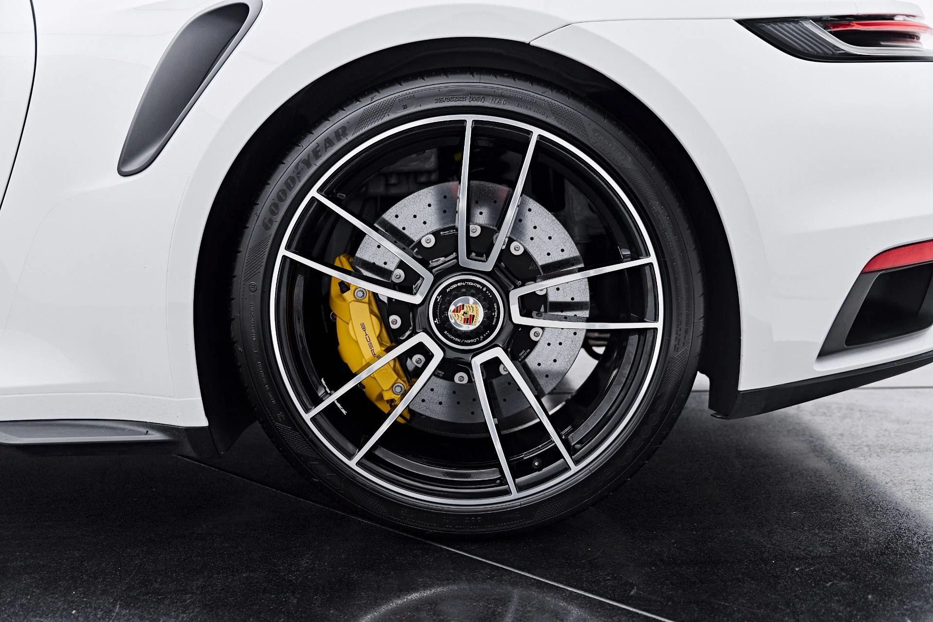 mph028_1495396314_Used_2022_Porsche_911_Turbo_S_1790299734_7833213a07