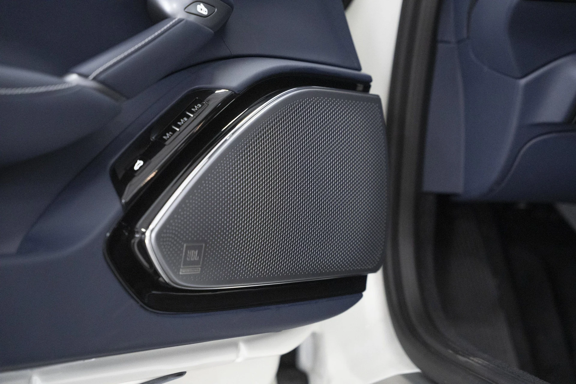 mph028_149587412_5510b06ae1844e3c81dfb9e00cf06039_33d1f21d73