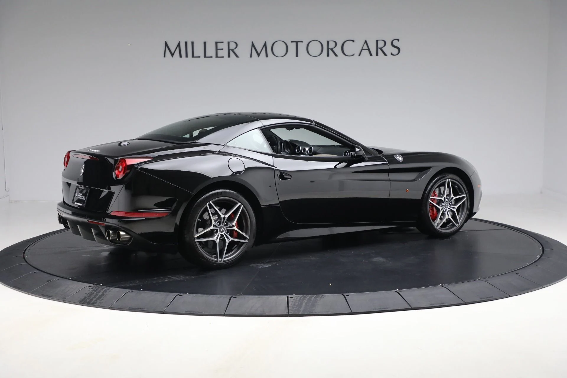 mph028_1510900361_Used_2016_Ferrari_California_T_1749504250_6e0ea71180