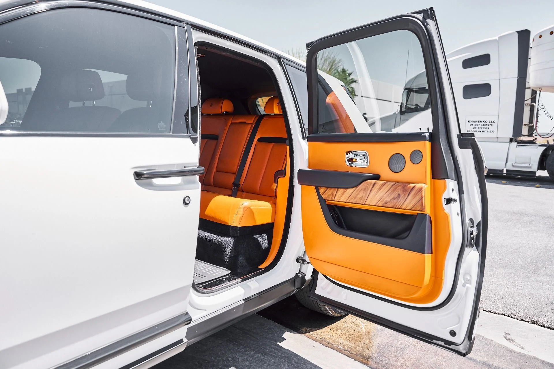 mph028_1512139649_Used_2020_Rolls_Royce_Cullinan_Base_1780008697_c47dad85f5