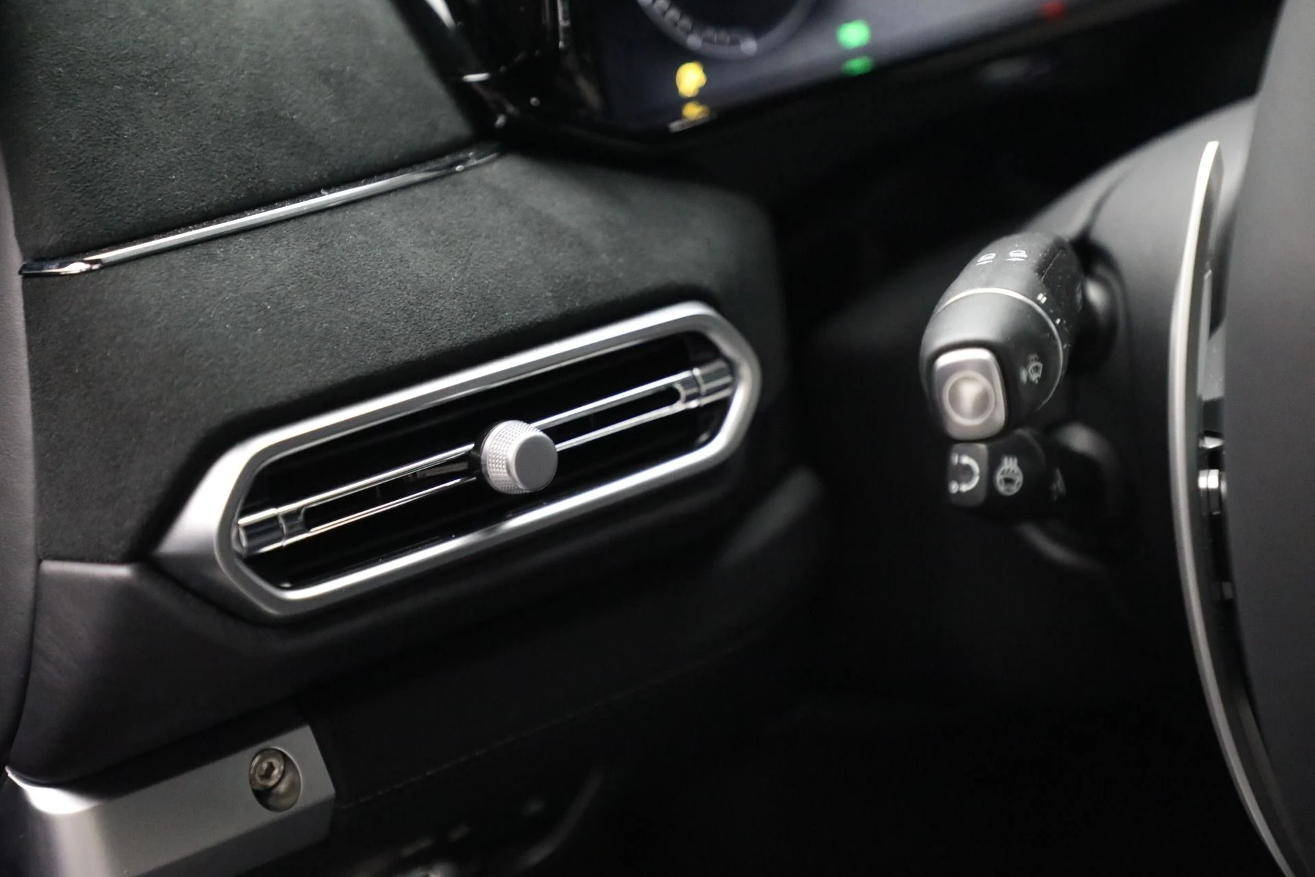 mph028_1524699525_New_2025_Aston_Martin_Vanquish_d4c5bd0b7b