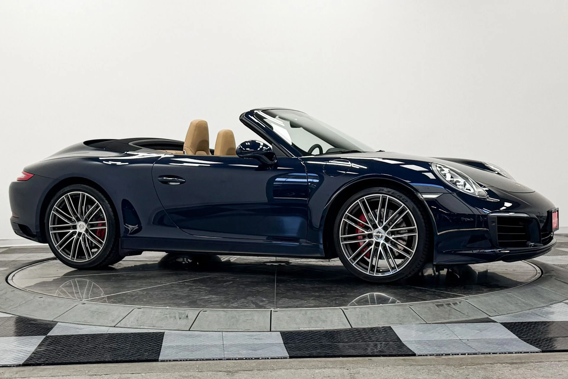 mph028_1531430376_Used_2018_Porsche_911_Carrera_S_Cabriolet_Sport_Package_Permium_Package_Plus_1784928158_7c4d348f74