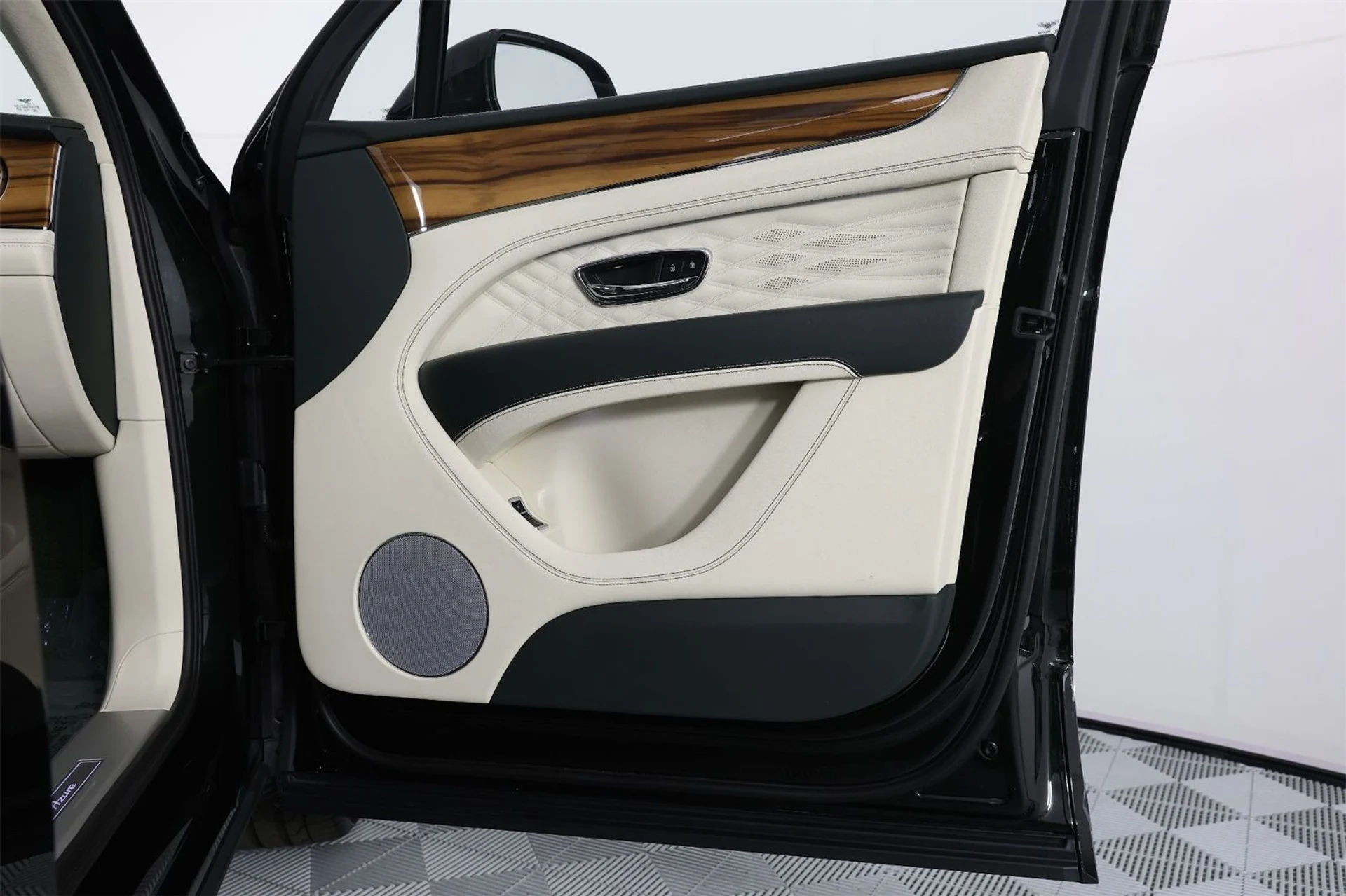 mph028_1532802962_93ea736622e43a2af46571063b37198a_010f4c7ad7