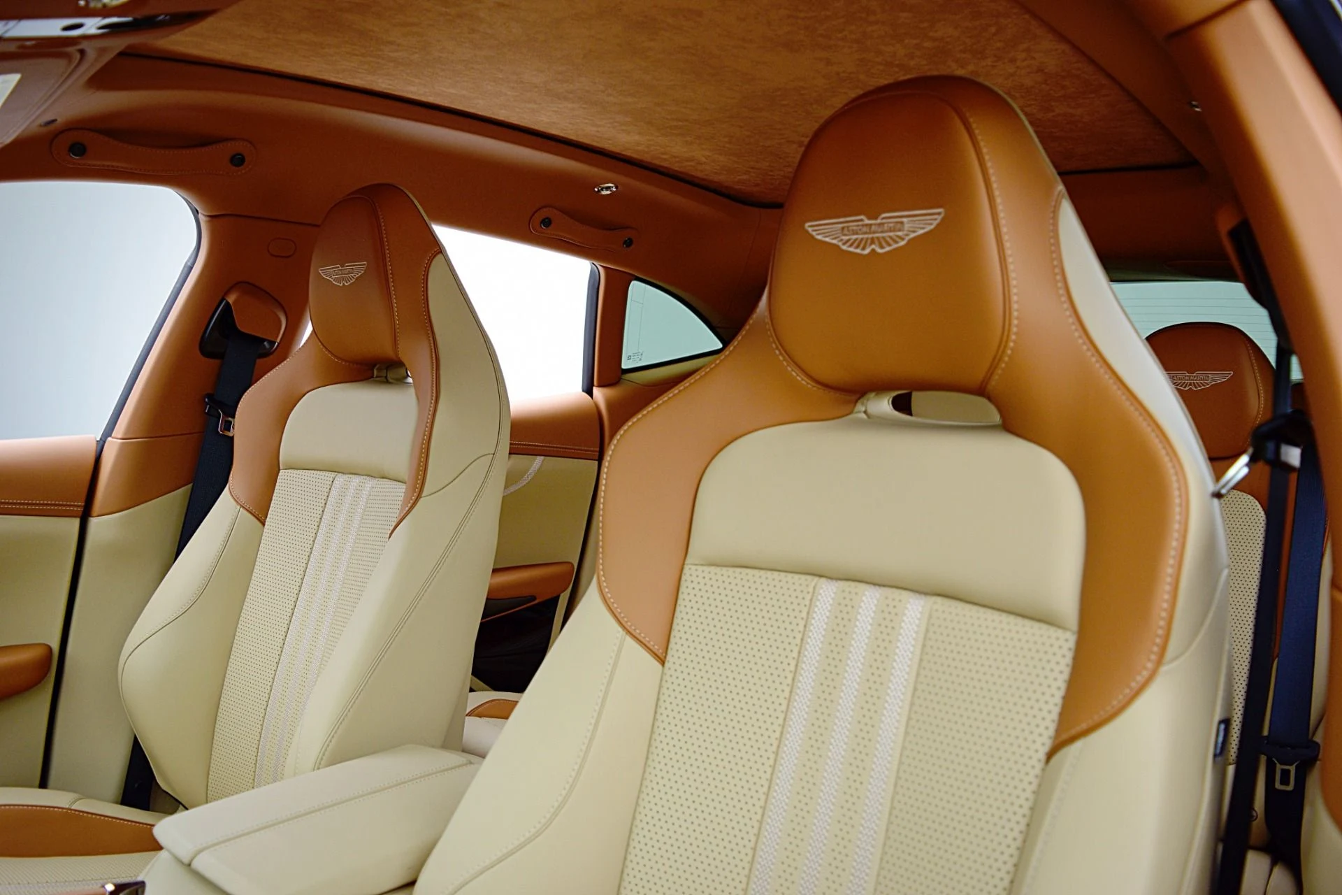 mph028_1537354207_New_2025_Aston_Martin_DBX_707_72e6010f82
