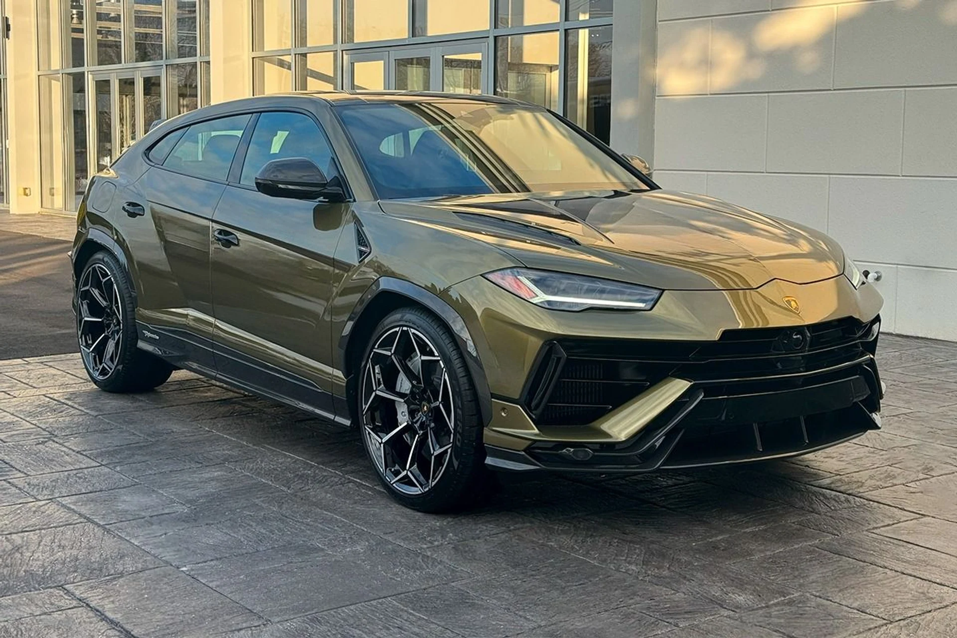 mph028_1548467013_Used_2024_Lamborghini_Urus_Performante_1737380299_3f05beb6a9