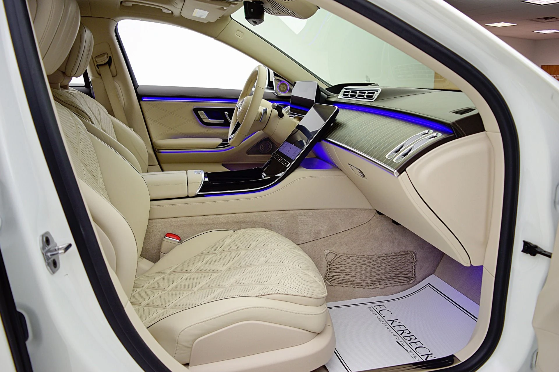 mph028_1549405000_Used_2022_Mercedes_Benz_S_Class_Mercedes_Maybach_S_580_4_MATIC_1756221362_57fc3f2a75