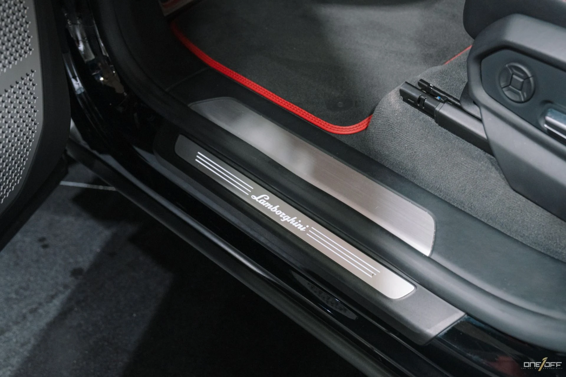 mph028_155434405_Used_2019_Lamborghini_Urus_Tastefully_Modified_FI_Exhaust_Satin_White_Wrap_Bang_Olufsen_1760629908_f8712028be