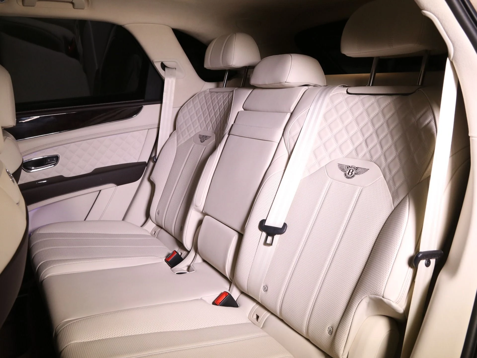 mph028_1554439121_Used_2023_Bentley_Bentayga_Azure_1742755111_d12c40afc7