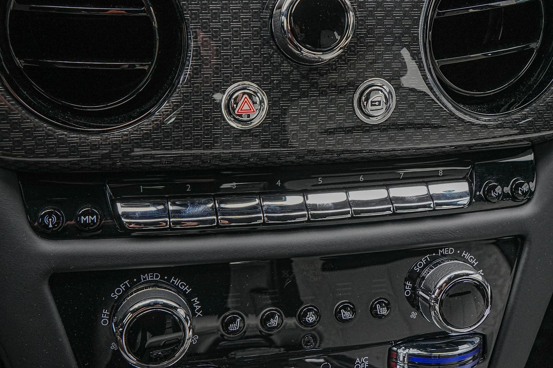 mph028_1570870198_Hi_Tech_Luxury_Imports_LLC_SCA_33_GZ_06_SU_228684_image_28_710a9f34b4
