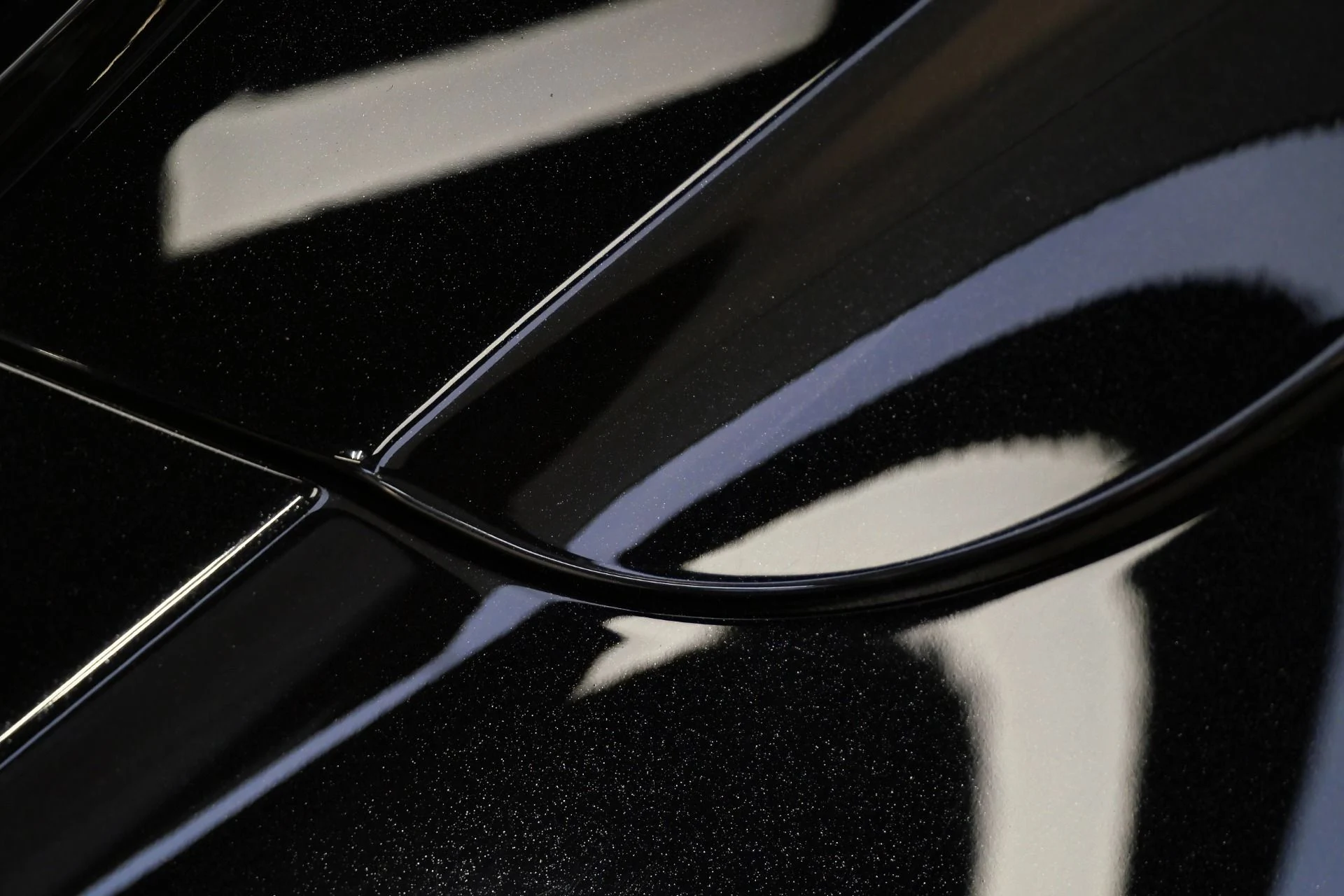 mph028_1577602639_Used_2020_Aston_Martin_DB_11_Volante_Gloss_Black_Trim_Electron_Yellow_Stitching_1776805913_d38e0e0ff0