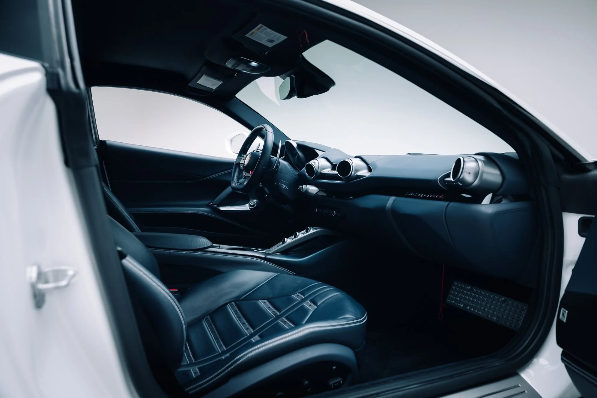 mph028_1585866775_Used_2019_Ferrari_812_Superfast_1762893591_e7990013b9