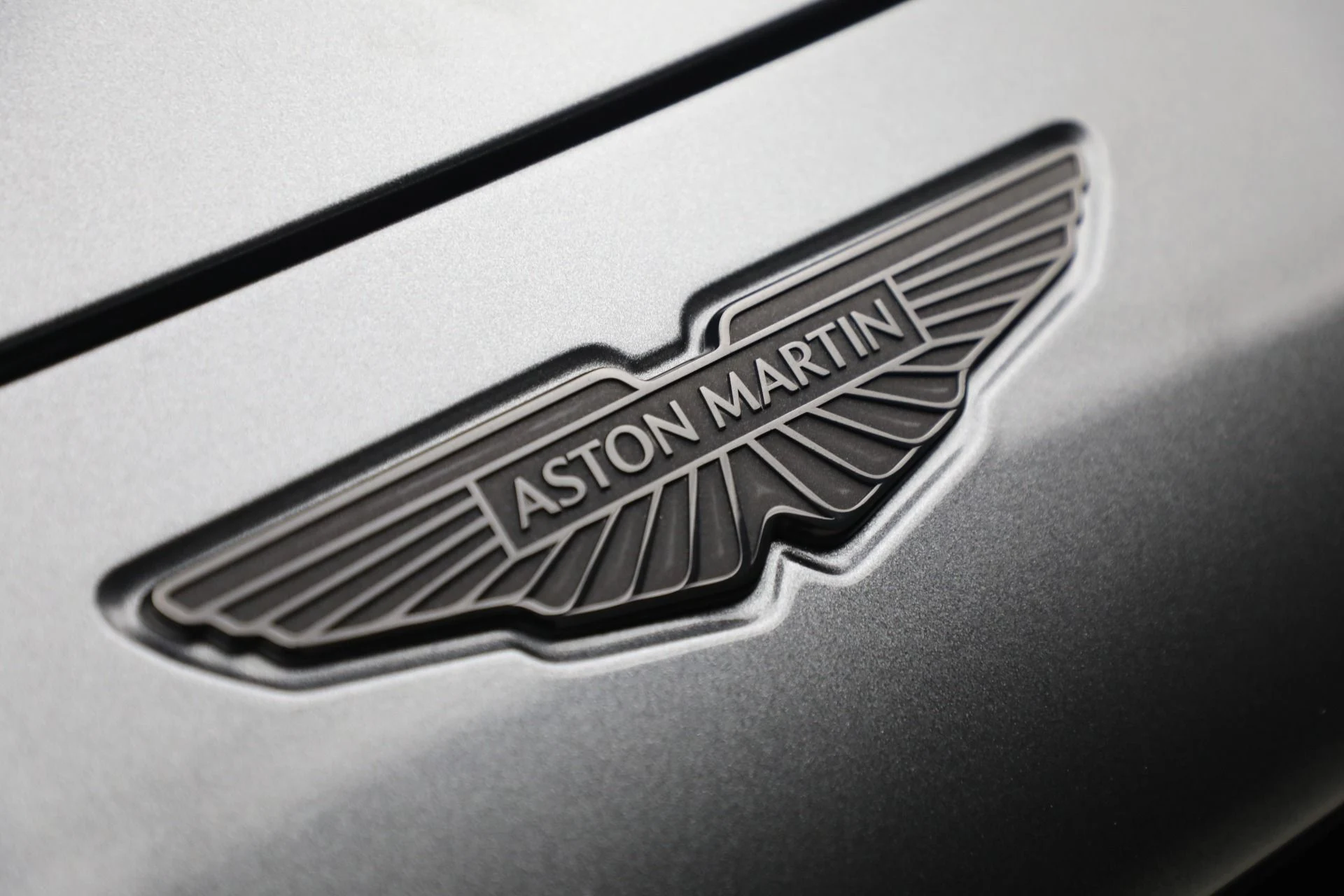 mph028_1596267909_New_2025_Aston_Martin_DBX_707_707_2373101603