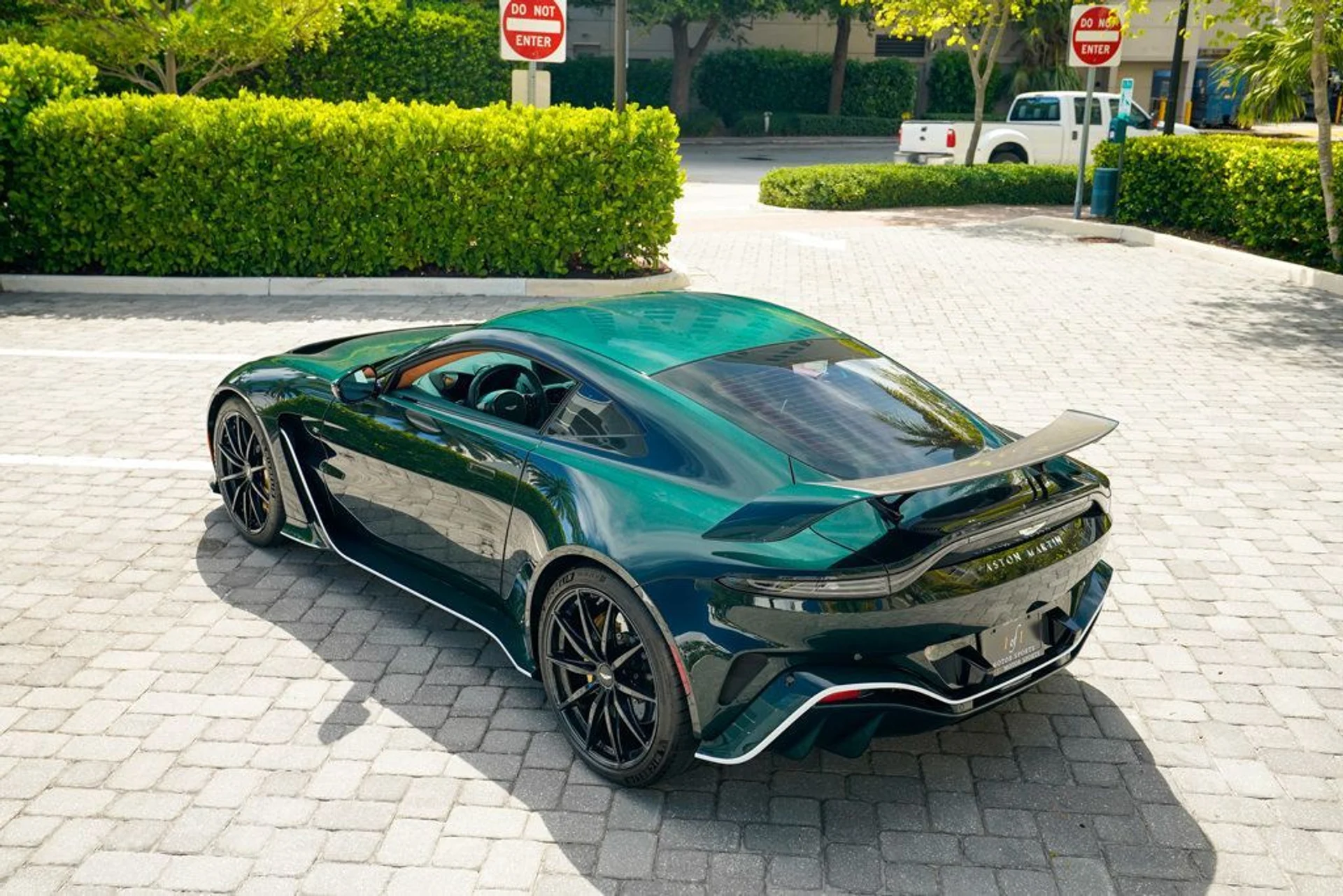 mph028_1600252628_used_2023_aston_martin_vantage_v12coupe_14354_22896697_29_1024_599416b5c1